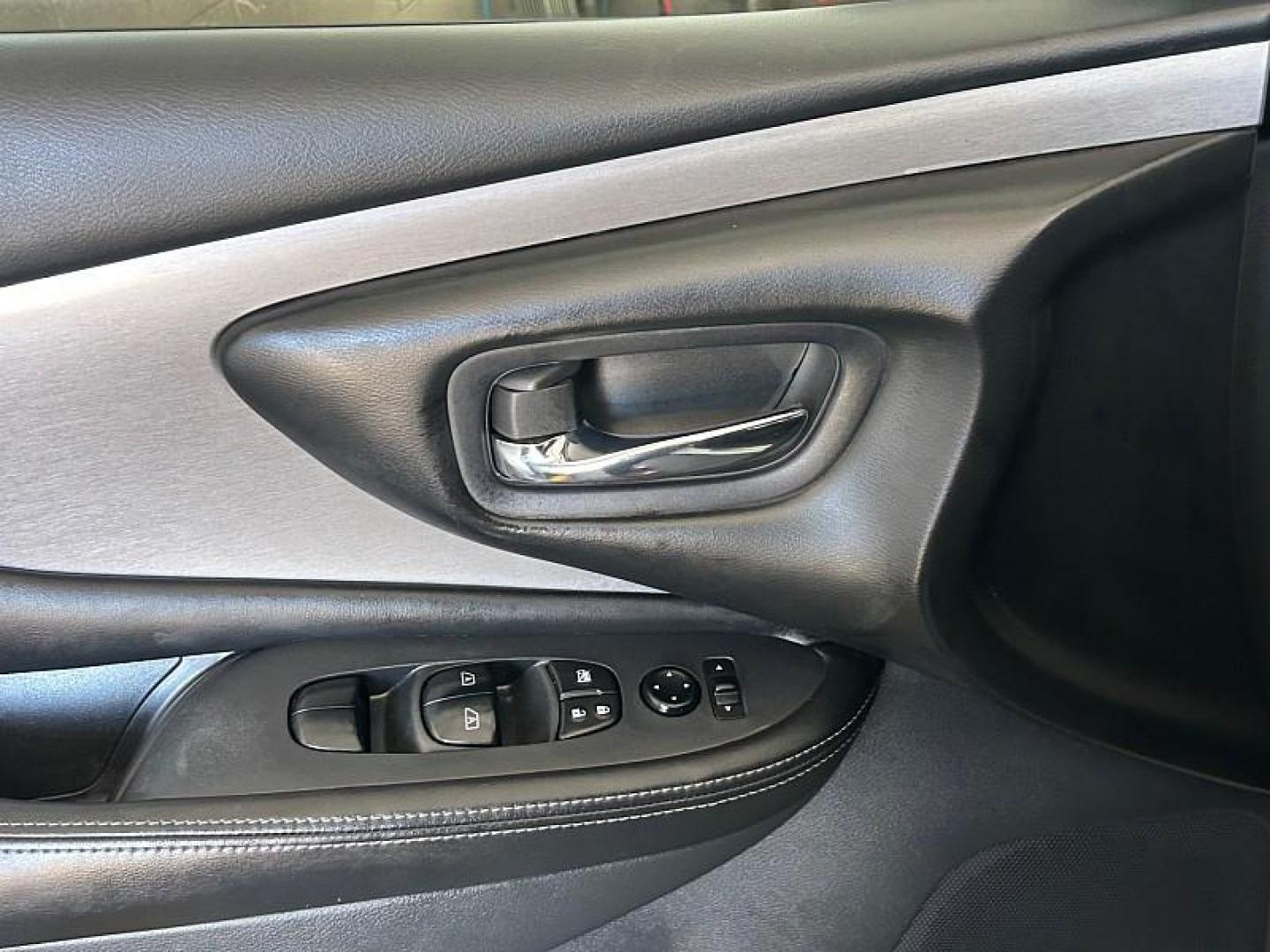2020 WHITE Nissan Murano (5N1AZ2BJ1LN) with an V6 3.5 Liter engine, Automatic Xtronic CVT transmission, located at 412 Auto Vista Drive, Palmdale, 93551, (661) 945-0620, 34.592636, -118.136681- Photo#31