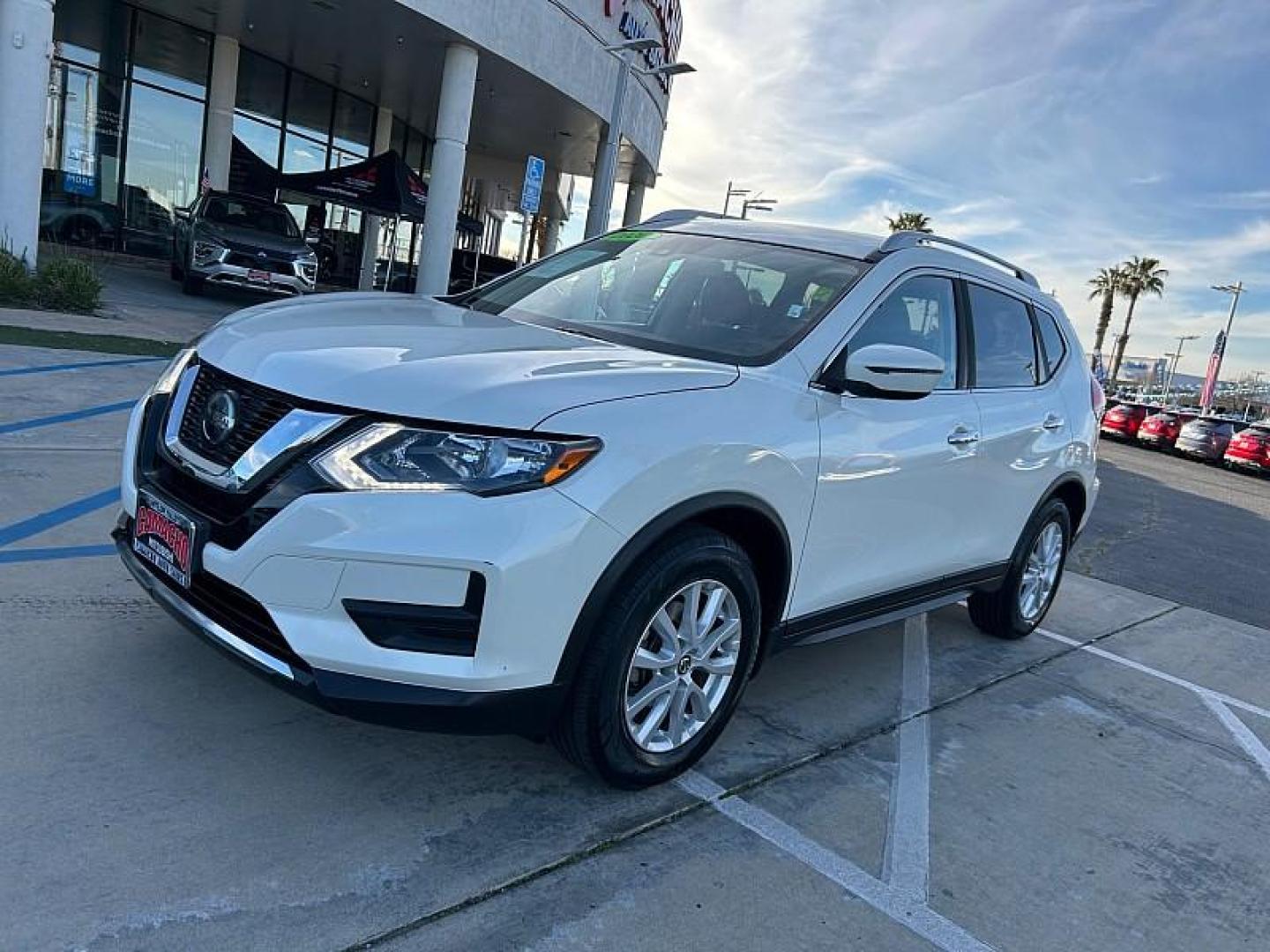 2020 WHITE Nissan Rogue (JN8AT2MT9LW) with an 4-Cyl 2.5 Liter engine, Automatic CVT w/Xtronic transmission, located at 412 Auto Vista Drive, Palmdale, 93551, (661) 945-0620, 34.592636, -118.136681 - Photo#3