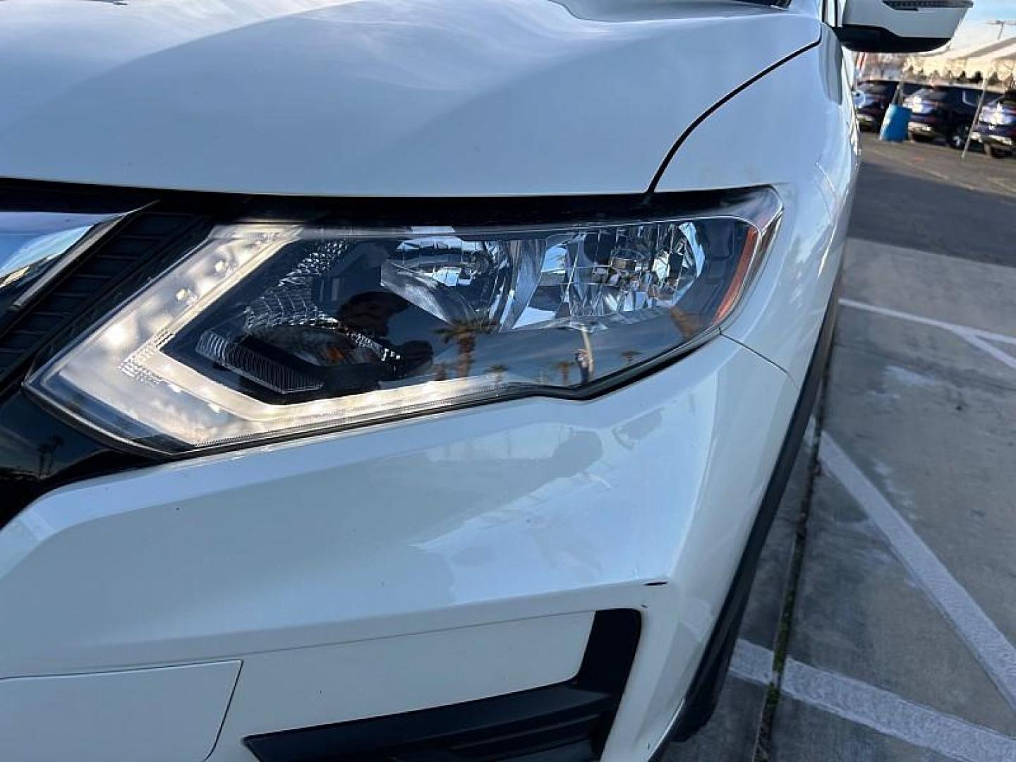 2020 WHITE Nissan Rogue (JN8AT2MT9LW) with an 4-Cyl 2.5 Liter engine, Automatic CVT w/Xtronic transmission, located at 412 Auto Vista Drive, Palmdale, 93551, (661) 945-0620, 34.592636, -118.136681 - Photo#5