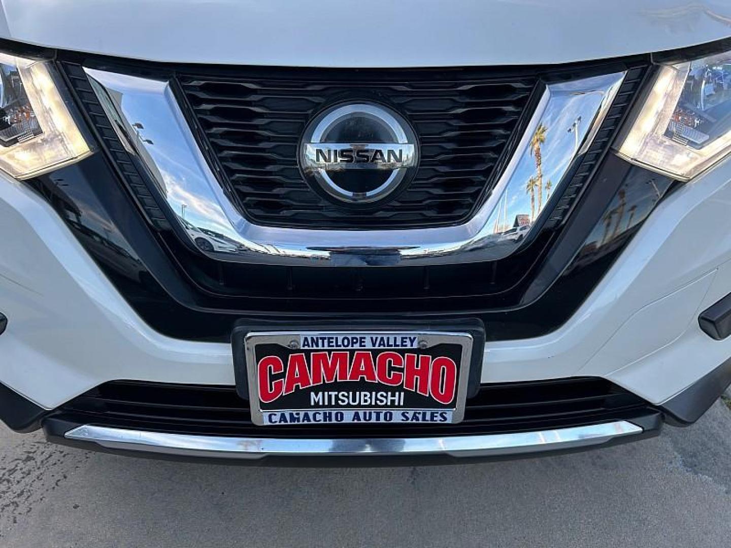 2020 WHITE Nissan Rogue (JN8AT2MT9LW) with an 4-Cyl 2.5 Liter engine, Automatic CVT w/Xtronic transmission, located at 412 Auto Vista Drive, Palmdale, 93551, (661) 945-0620, 34.592636, -118.136681 - Photo#6