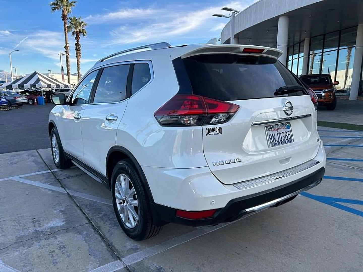 2020 WHITE Nissan Rogue (JN8AT2MT9LW) with an 4-Cyl 2.5 Liter engine, Automatic CVT w/Xtronic transmission, located at 412 Auto Vista Drive, Palmdale, 93551, (661) 945-0620, 34.592636, -118.136681 - Photo#10