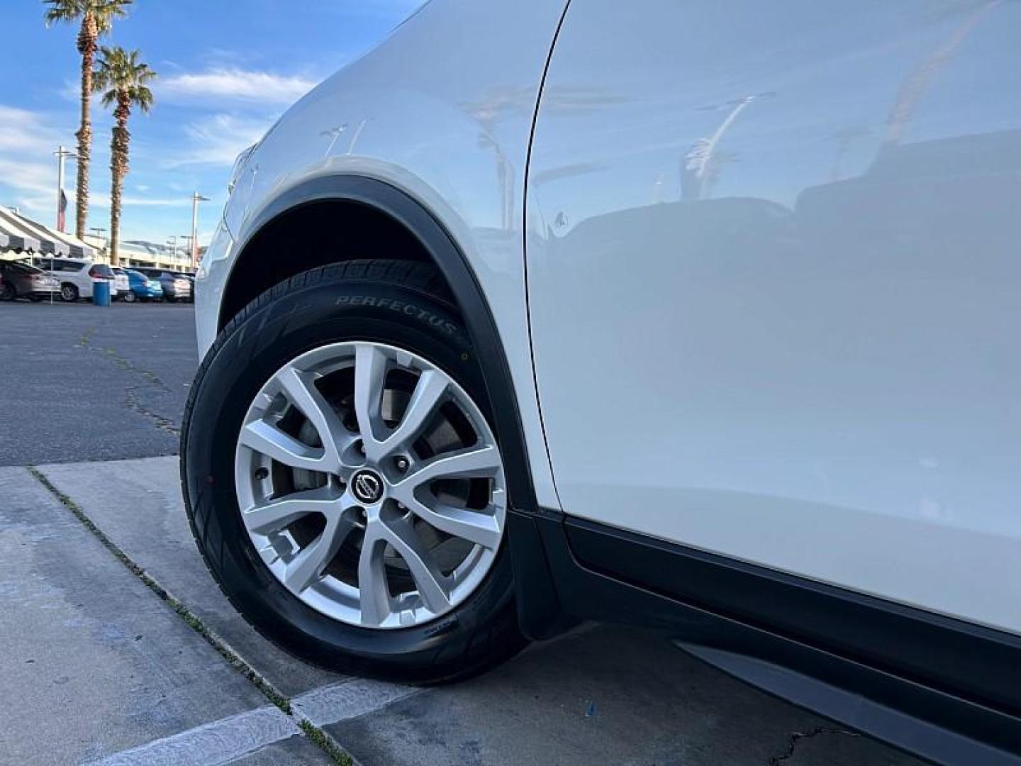 2020 WHITE Nissan Rogue (JN8AT2MT9LW) with an 4-Cyl 2.5 Liter engine, Automatic CVT w/Xtronic transmission, located at 412 Auto Vista Drive, Palmdale, 93551, (661) 945-0620, 34.592636, -118.136681 - Photo#11