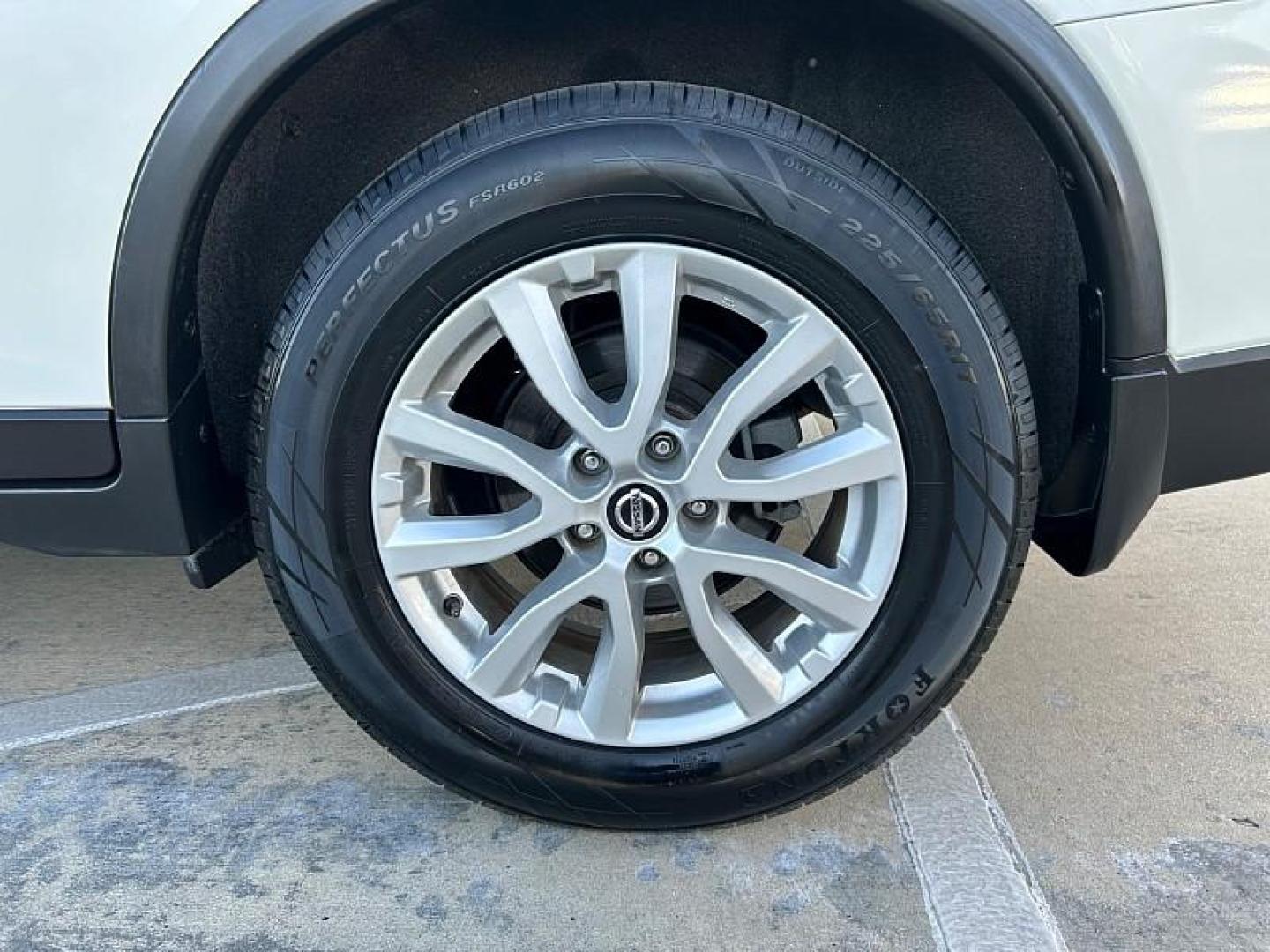 2020 WHITE Nissan Rogue (JN8AT2MT9LW) with an 4-Cyl 2.5 Liter engine, Automatic CVT w/Xtronic transmission, located at 412 Auto Vista Drive, Palmdale, 93551, (661) 945-0620, 34.592636, -118.136681 - Photo#14