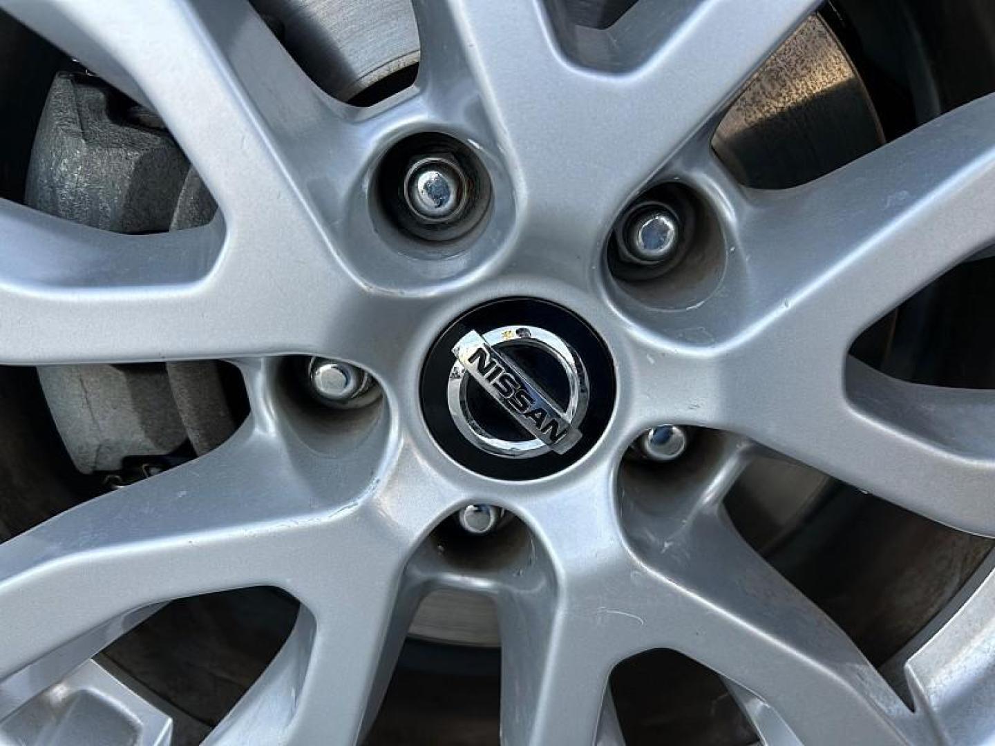 2020 WHITE Nissan Rogue (JN8AT2MT9LW) with an 4-Cyl 2.5 Liter engine, Automatic CVT w/Xtronic transmission, located at 412 Auto Vista Drive, Palmdale, 93551, (661) 945-0620, 34.592636, -118.136681 - Photo#16