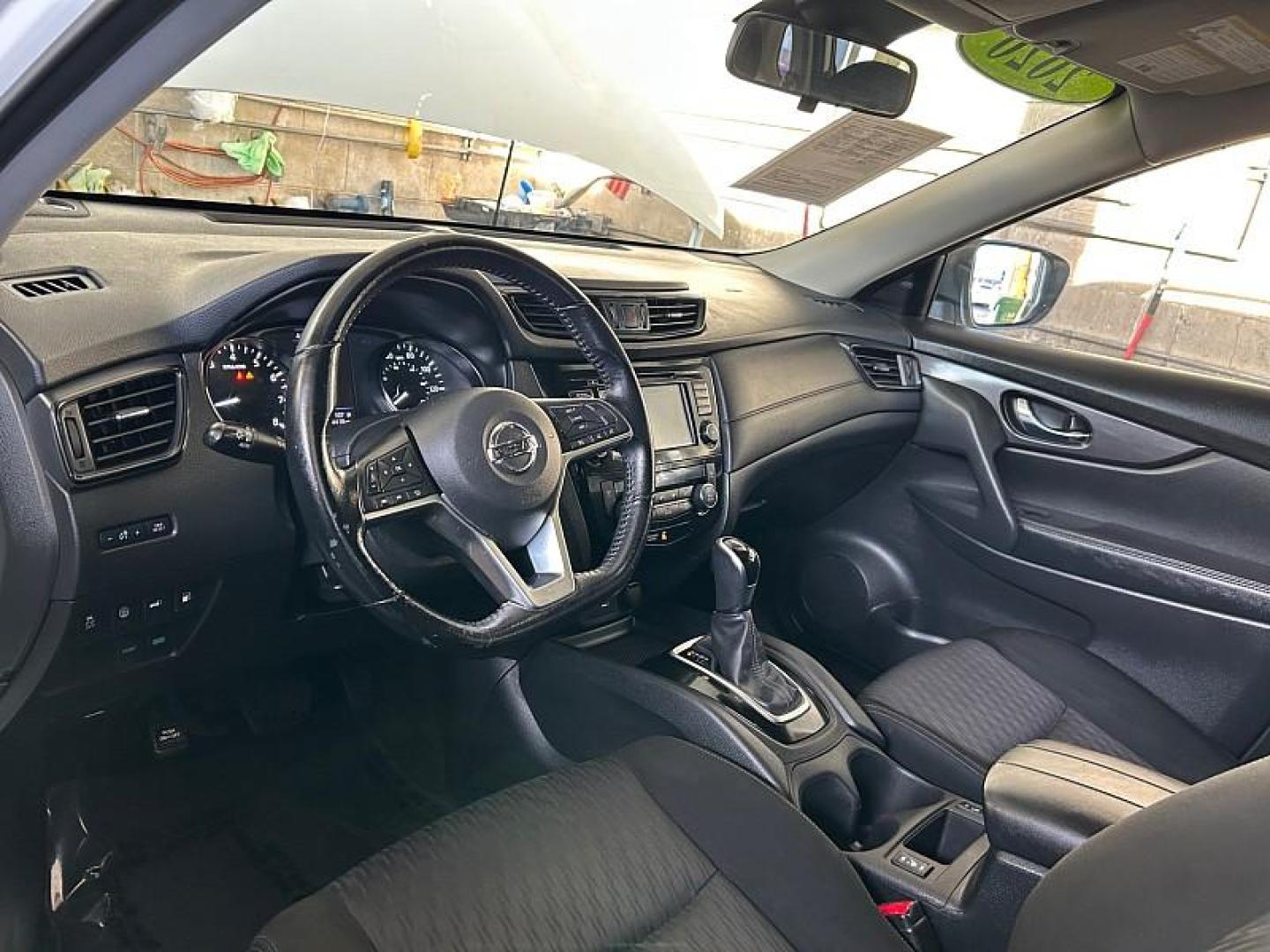 2020 WHITE Nissan Rogue (JN8AT2MT9LW) with an 4-Cyl 2.5 Liter engine, Automatic CVT w/Xtronic transmission, located at 412 Auto Vista Drive, Palmdale, 93551, (661) 945-0620, 34.592636, -118.136681 - Photo#17