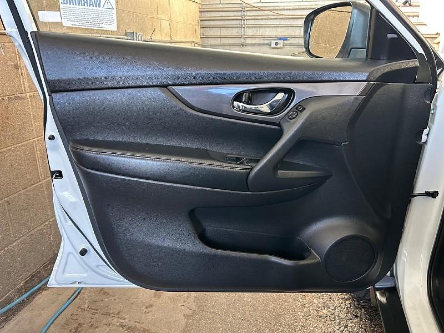 2020 WHITE Nissan Rogue (JN8AT2MT9LW) with an 4-Cyl 2.5 Liter engine, Automatic CVT w/Xtronic transmission, located at 412 Auto Vista Drive, Palmdale, 93551, (661) 945-0620, 34.592636, -118.136681 - Photo#18