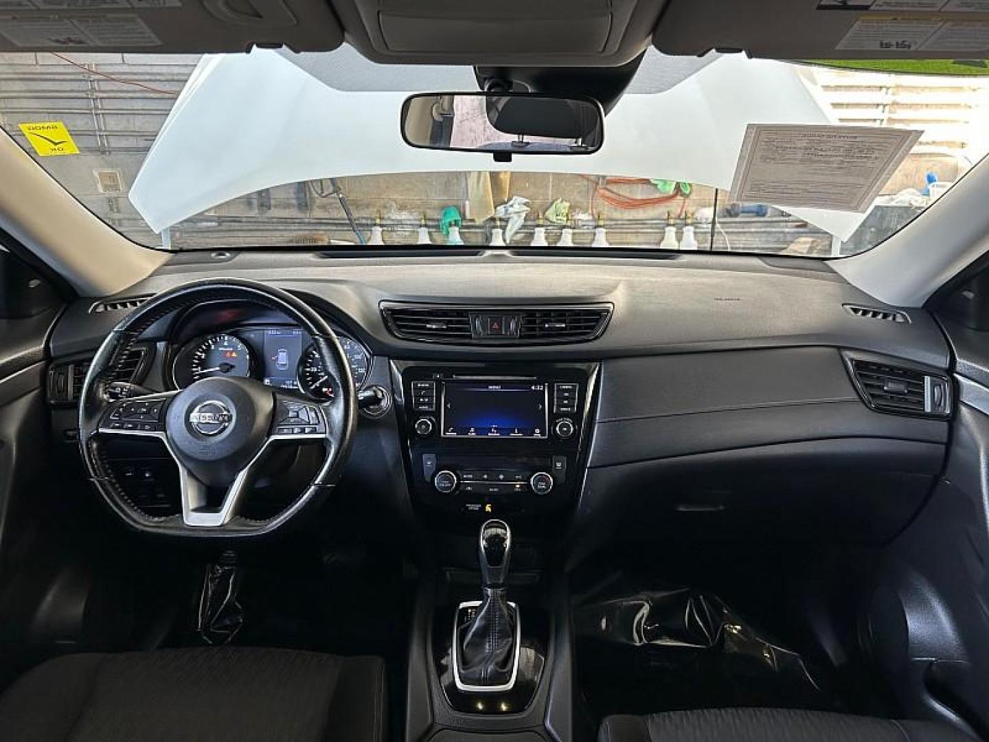 2020 WHITE Nissan Rogue (JN8AT2MT9LW) with an 4-Cyl 2.5 Liter engine, Automatic CVT w/Xtronic transmission, located at 412 Auto Vista Drive, Palmdale, 93551, (661) 945-0620, 34.592636, -118.136681 - Photo#19