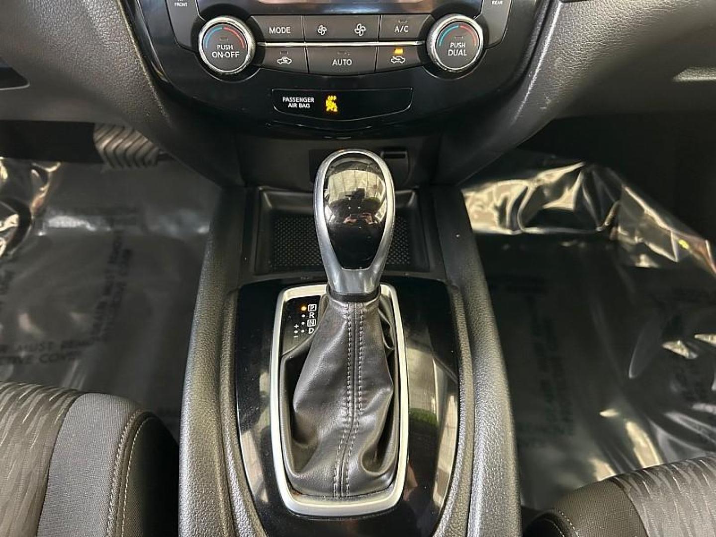 2020 WHITE Nissan Rogue (JN8AT2MT9LW) with an 4-Cyl 2.5 Liter engine, Automatic CVT w/Xtronic transmission, located at 412 Auto Vista Drive, Palmdale, 93551, (661) 945-0620, 34.592636, -118.136681 - Photo#22