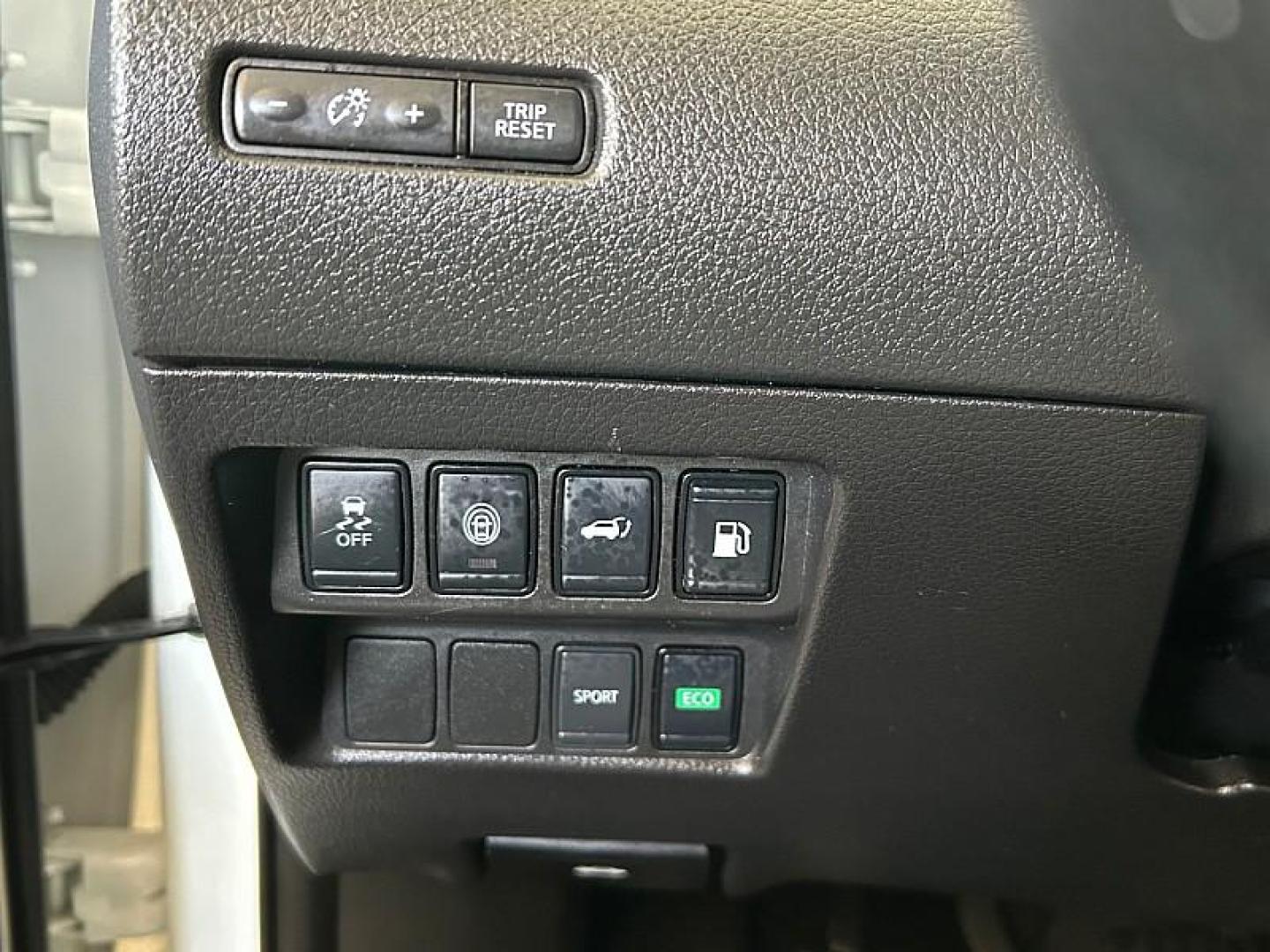 2020 WHITE Nissan Rogue (JN8AT2MT9LW) with an 4-Cyl 2.5 Liter engine, Automatic CVT w/Xtronic transmission, located at 412 Auto Vista Drive, Palmdale, 93551, (661) 945-0620, 34.592636, -118.136681 - Photo#25