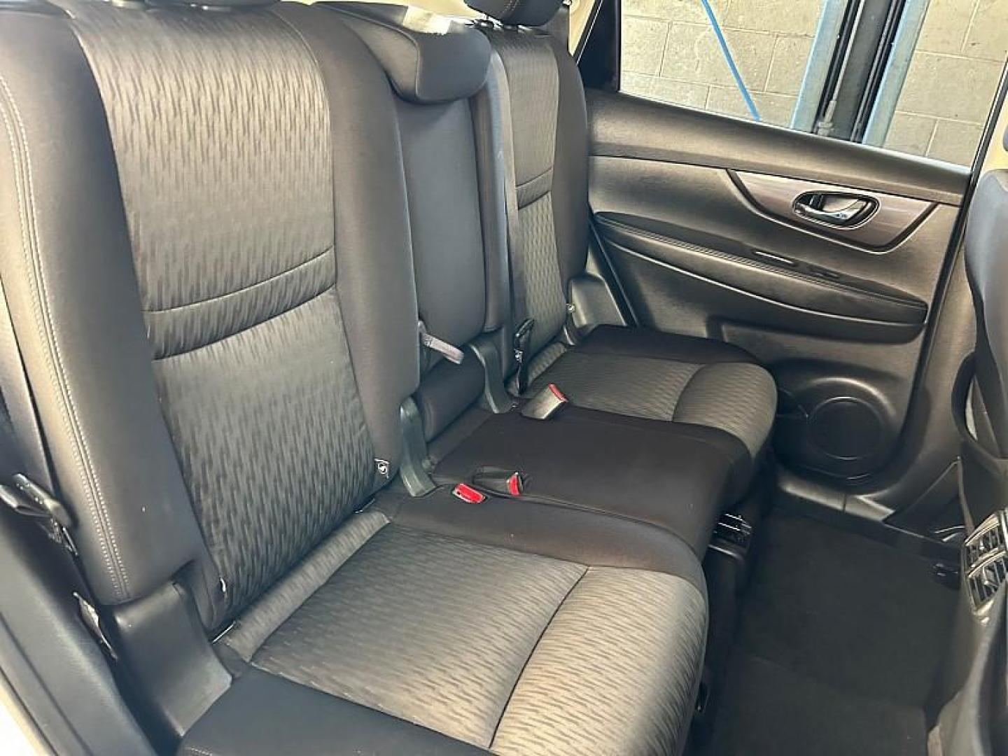 2020 WHITE Nissan Rogue (JN8AT2MT9LW) with an 4-Cyl 2.5 Liter engine, Automatic CVT w/Xtronic transmission, located at 412 Auto Vista Drive, Palmdale, 93551, (661) 945-0620, 34.592636, -118.136681 - Photo#28