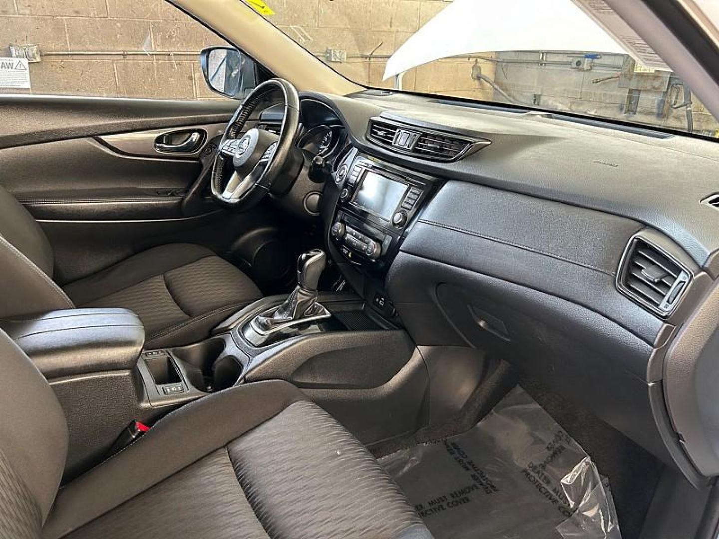 2020 WHITE Nissan Rogue (JN8AT2MT9LW) with an 4-Cyl 2.5 Liter engine, Automatic CVT w/Xtronic transmission, located at 412 Auto Vista Drive, Palmdale, 93551, (661) 945-0620, 34.592636, -118.136681 - Photo#29