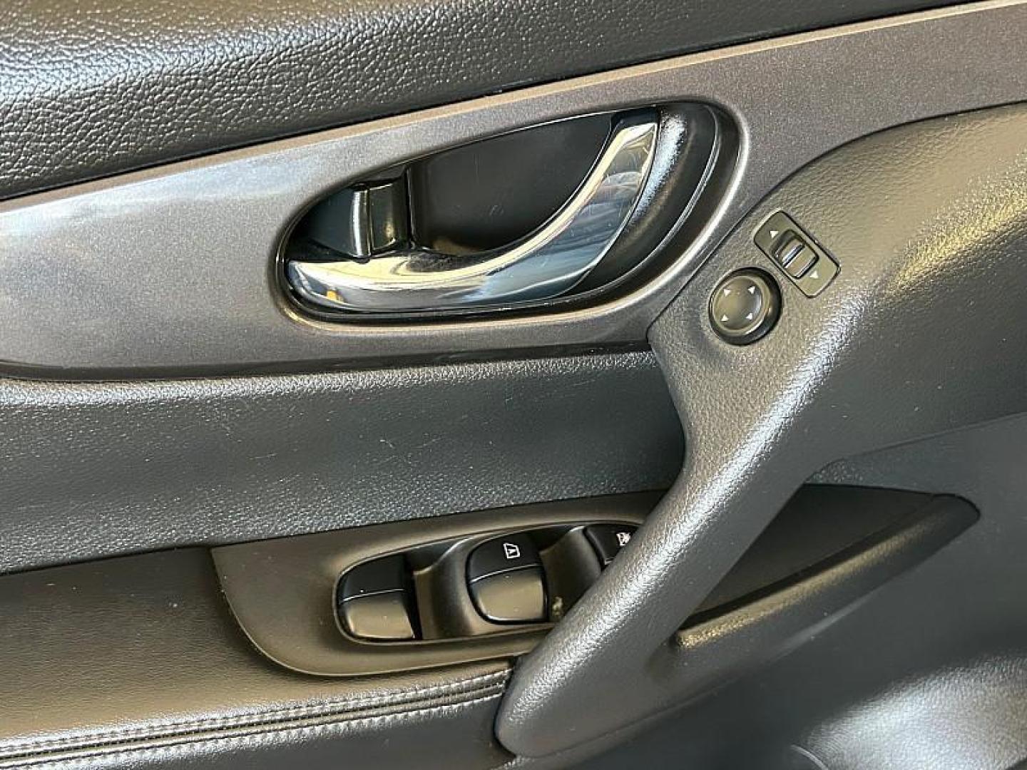 2020 WHITE Nissan Rogue (JN8AT2MT9LW) with an 4-Cyl 2.5 Liter engine, Automatic CVT w/Xtronic transmission, located at 412 Auto Vista Drive, Palmdale, 93551, (661) 945-0620, 34.592636, -118.136681 - Photo#30