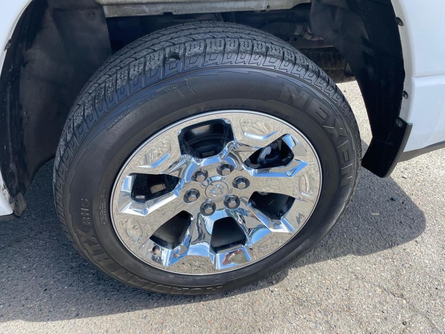 2020 Bright White Clear Coat RAM 1500 Tradesman (1C6SRFCT0LN) with an 5.7L HEMI 5.7L V8 395hp 410ft. lbs. Sequential Multiport Fuel Injection engine, 8-Speed Shiftable Automatic transmission, located at 800 Riverside Ave, Roseville, CA, 95678, 916-773-4549 & Toll Free: 866-719-4393, 38.732265, -121.291039 - Photo#10