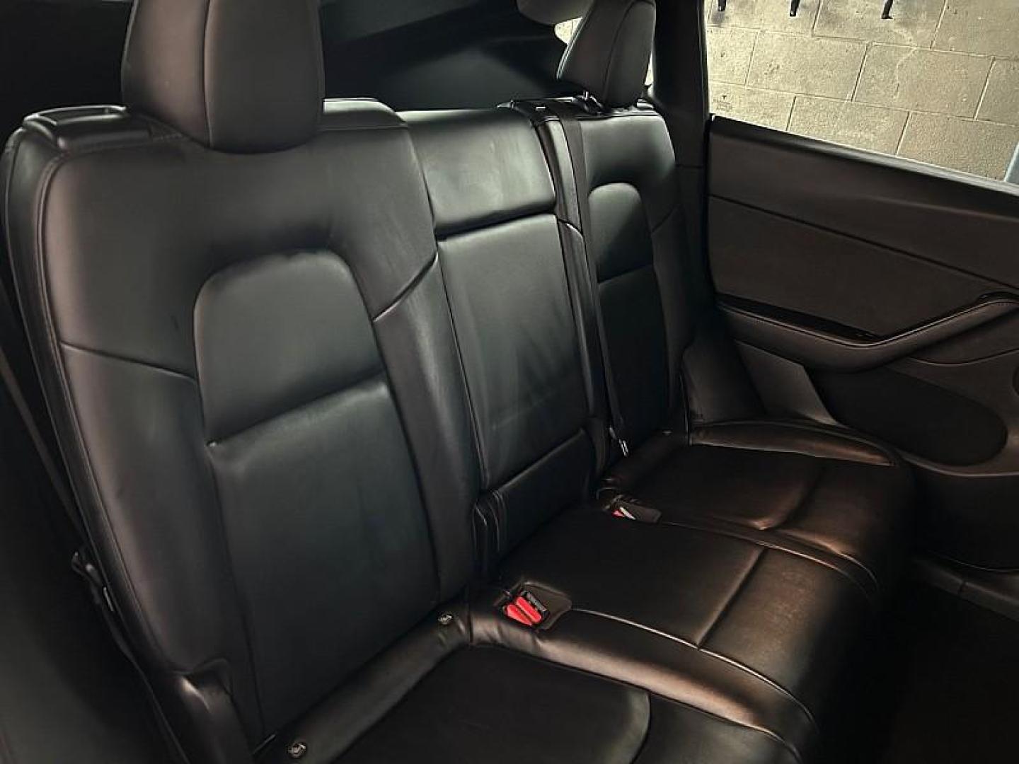 2020 WHITE Tesla Model Y (5YJYGDEE5LF) with an Dual AC Electric Motors engine, Single-Speed Fixed Gear transmission, located at 412 Auto Vista Drive, Palmdale, 93551, (661) 945-0620, 34.592636, -118.136681 - Photo#19