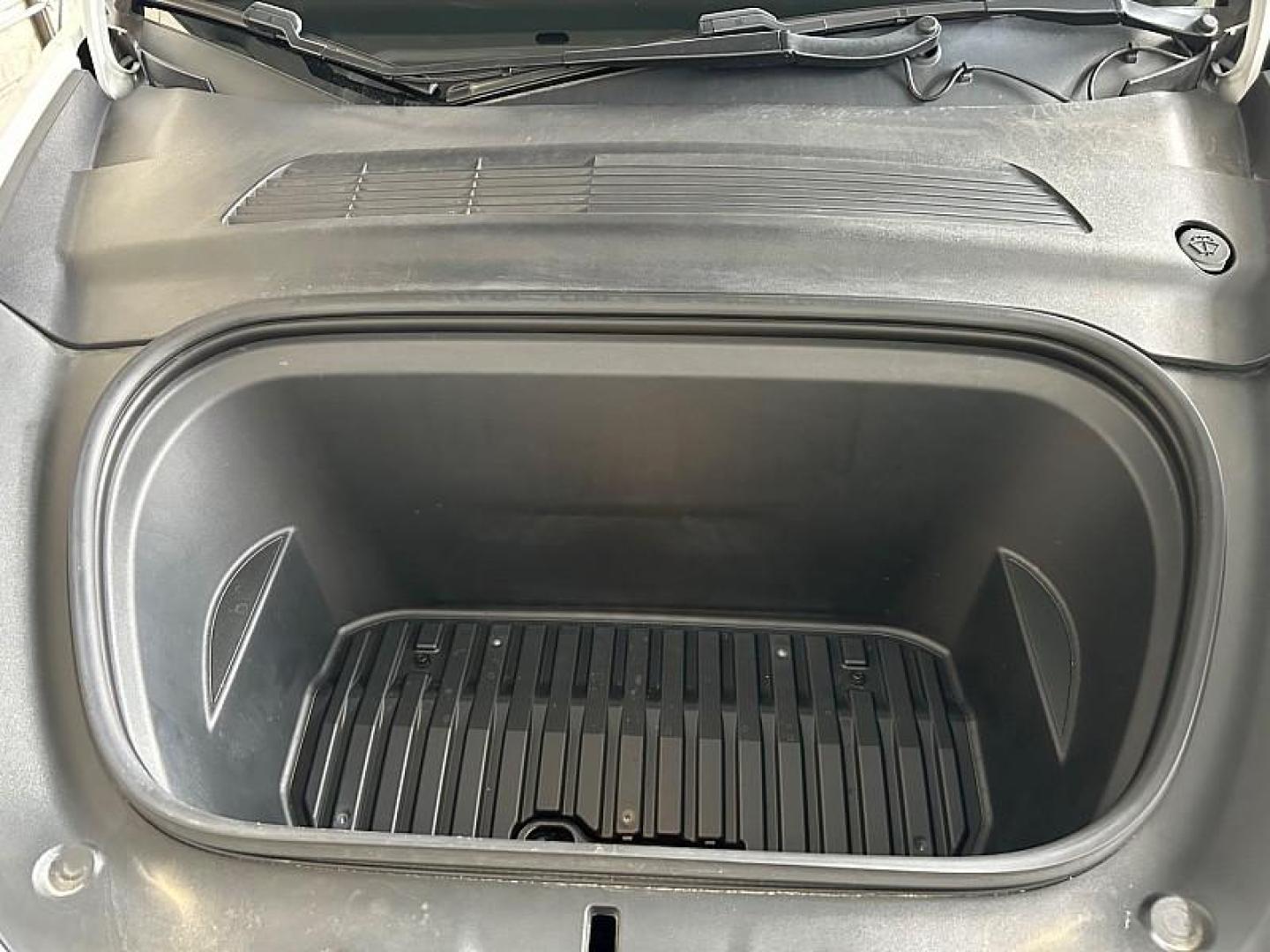 2020 WHITE Tesla Model Y (5YJYGDEE5LF) with an Dual AC Electric Motors engine, Single-Speed Fixed Gear transmission, located at 412 Auto Vista Drive, Palmdale, 93551, (661) 945-0620, 34.592636, -118.136681 - Photo#21