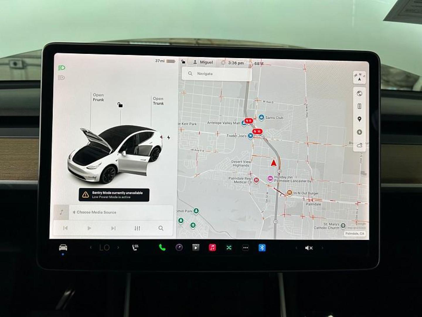 2020 WHITE Tesla Model Y (5YJYGDEE5LF) with an Dual AC Electric Motors engine, Single-Speed Fixed Gear transmission, located at 412 Auto Vista Drive, Palmdale, 93551, (661) 945-0620, 34.592636, -118.136681 - Photo#14