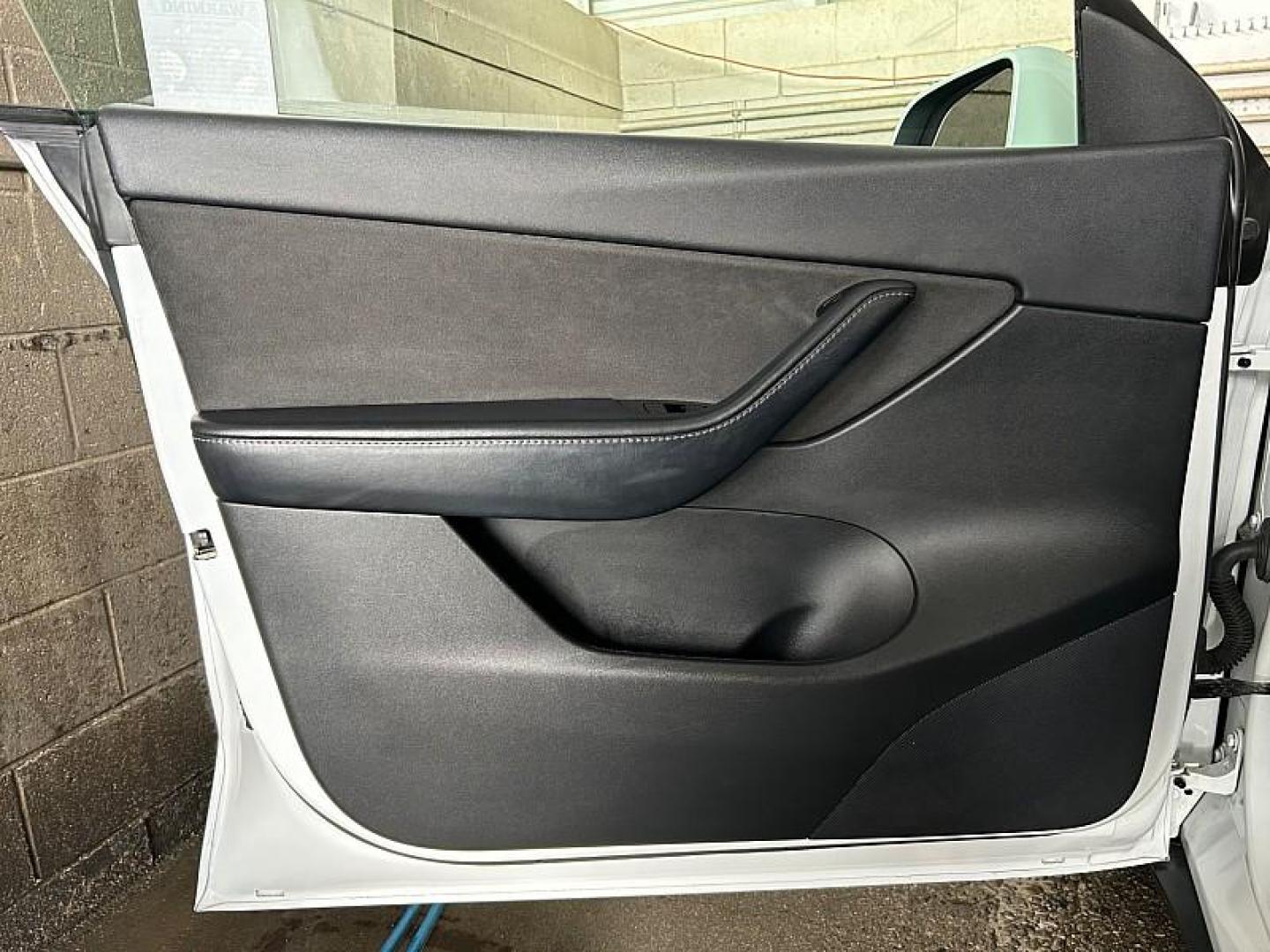 2020 WHITE Tesla Model Y (5YJYGDEE5LF) with an Dual AC Electric Motors engine, Single-Speed Fixed Gear transmission, located at 412 Auto Vista Drive, Palmdale, 93551, (661) 945-0620, 34.592636, -118.136681 - Photo#11