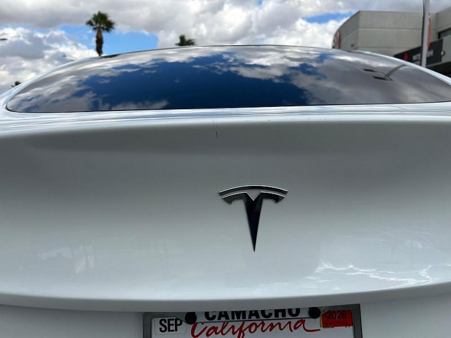 2020 WHITE Tesla Model Y (5YJYGDEE5LF) with an Dual AC Electric Motors engine, Single-Speed Fixed Gear transmission, located at 412 Auto Vista Drive, Palmdale, 93551, (661) 945-0620, 34.592636, -118.136681 - Photo#4