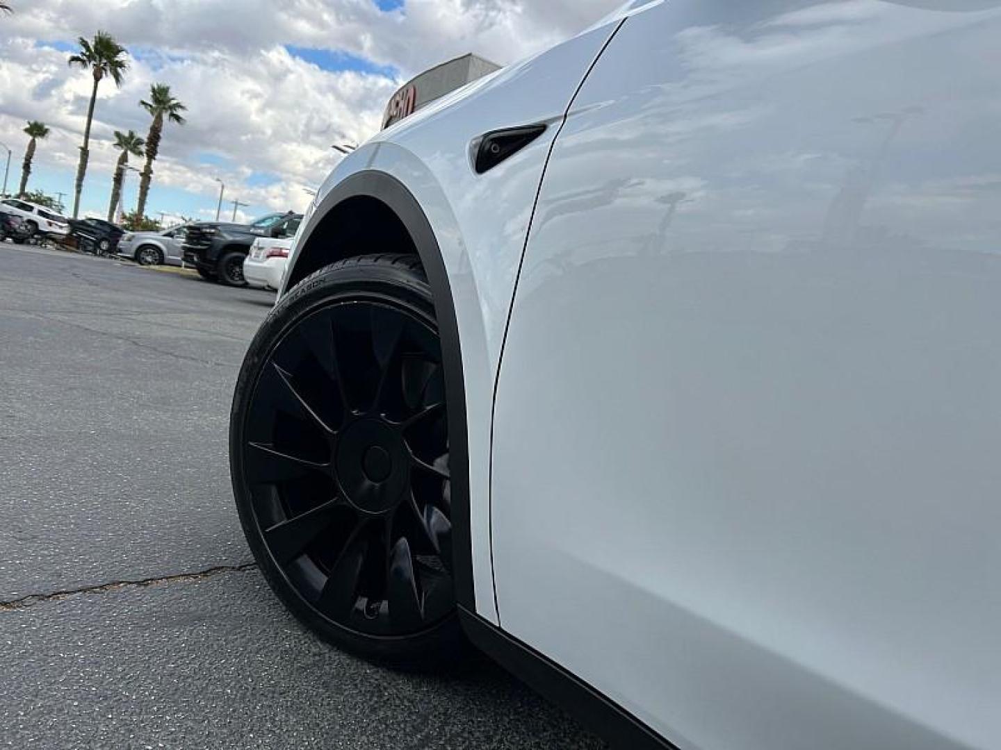 2020 WHITE Tesla Model Y (5YJYGDEE5LF) with an Dual AC Electric Motors engine, Single-Speed Fixed Gear transmission, located at 412 Auto Vista Drive, Palmdale, 93551, (661) 945-0620, 34.592636, -118.136681 - Photo#1