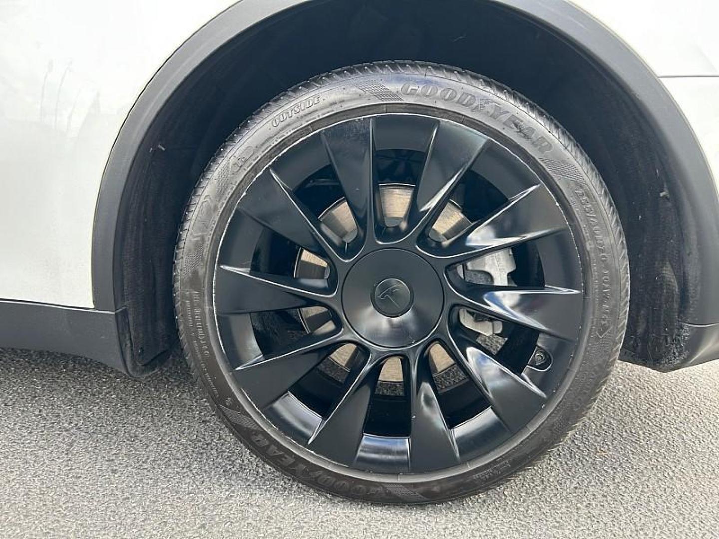 2020 WHITE Tesla Model Y (5YJYGDEE5LF) with an Dual AC Electric Motors engine, Single-Speed Fixed Gear transmission, located at 412 Auto Vista Drive, Palmdale, 93551, (661) 945-0620, 34.592636, -118.136681 - Photo#9