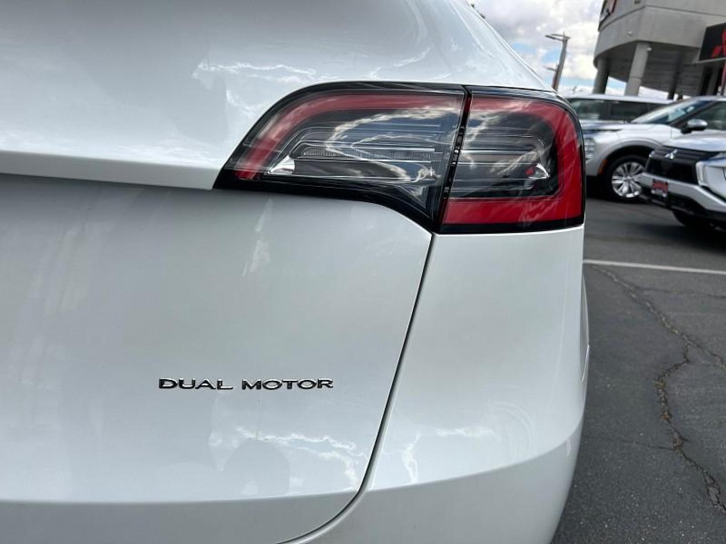 2020 WHITE Tesla Model Y (5YJYGDEE5LF) with an Dual AC Electric Motors engine, Single-Speed Fixed Gear transmission, located at 412 Auto Vista Drive, Palmdale, 93551, (661) 945-0620, 34.592636, -118.136681 - Photo#5