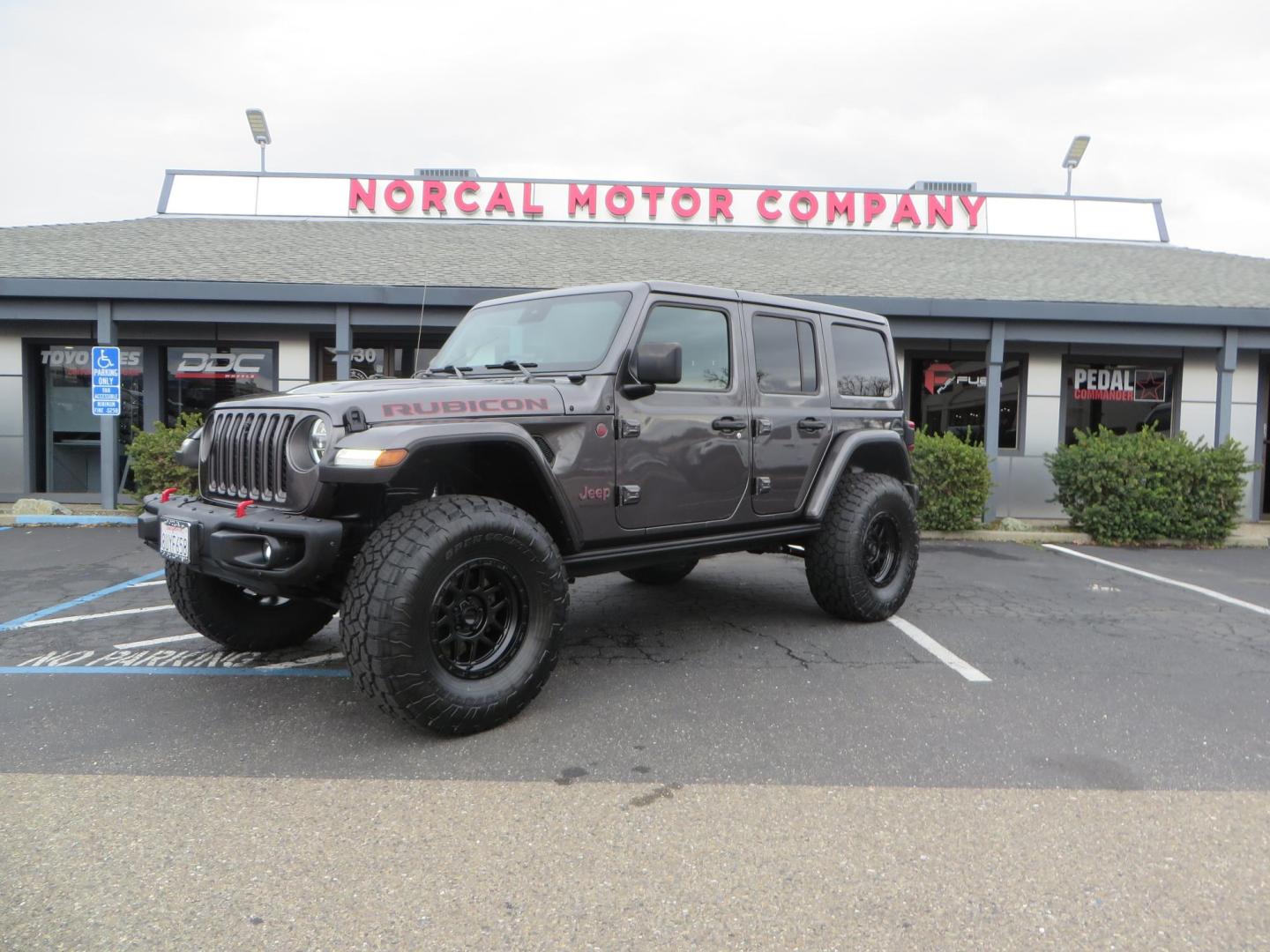 2021 CHARCOAL /black Jeep Wrangler Unlimited Rubicon (1C4HJXFG5MW) with an 3.6L V6 DOHC 24V FFV engine, 6A transmission, located at 2630 Grass Valley Highway, Auburn, CA, 95603, (530) 508-5100, 38.937893, -121.095482- Photo#0