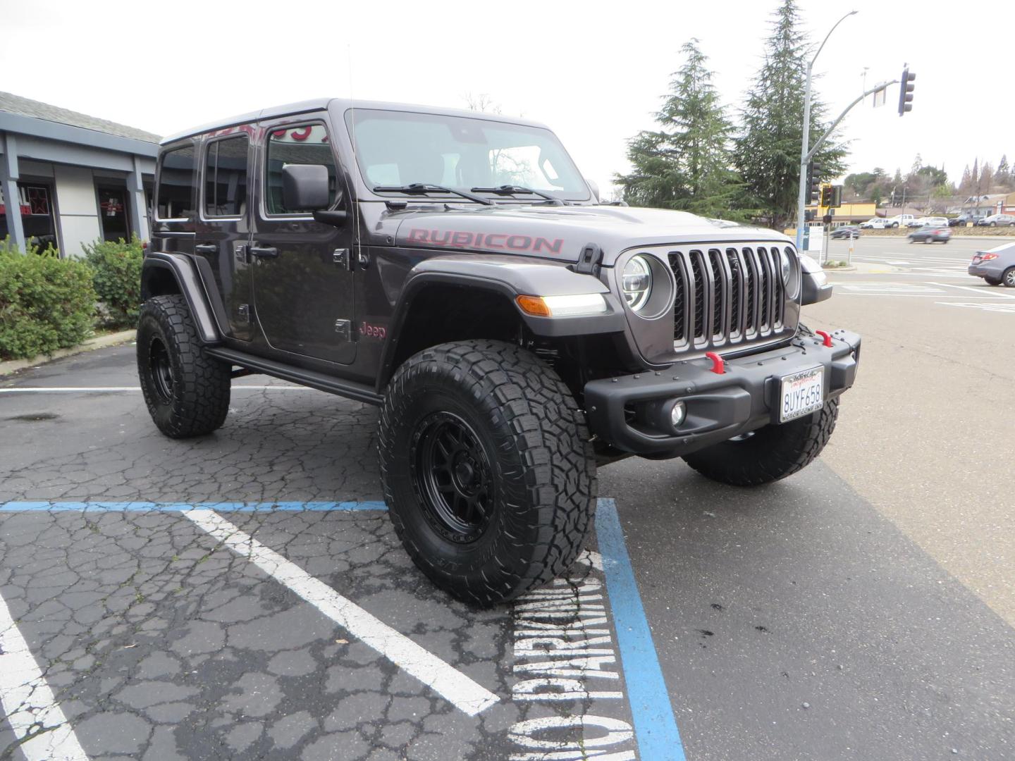 2021 CHARCOAL /black Jeep Wrangler Unlimited Rubicon (1C4HJXFG5MW) with an 3.6L V6 DOHC 24V FFV engine, 6A transmission, located at 2630 Grass Valley Highway, Auburn, CA, 95603, (530) 508-5100, 38.937893, -121.095482- Photo#2