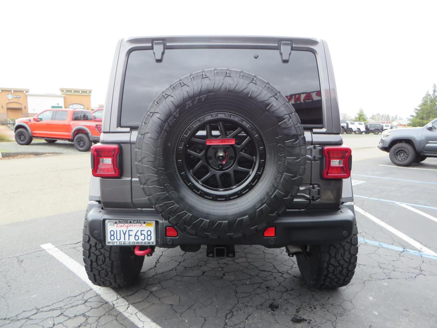 2021 CHARCOAL /black Jeep Wrangler Unlimited Rubicon (1C4HJXFG5MW) with an 3.6L V6 DOHC 24V FFV engine, 6A transmission, located at 2630 Grass Valley Highway, Auburn, CA, 95603, (530) 508-5100, 38.937893, -121.095482- Photo#5