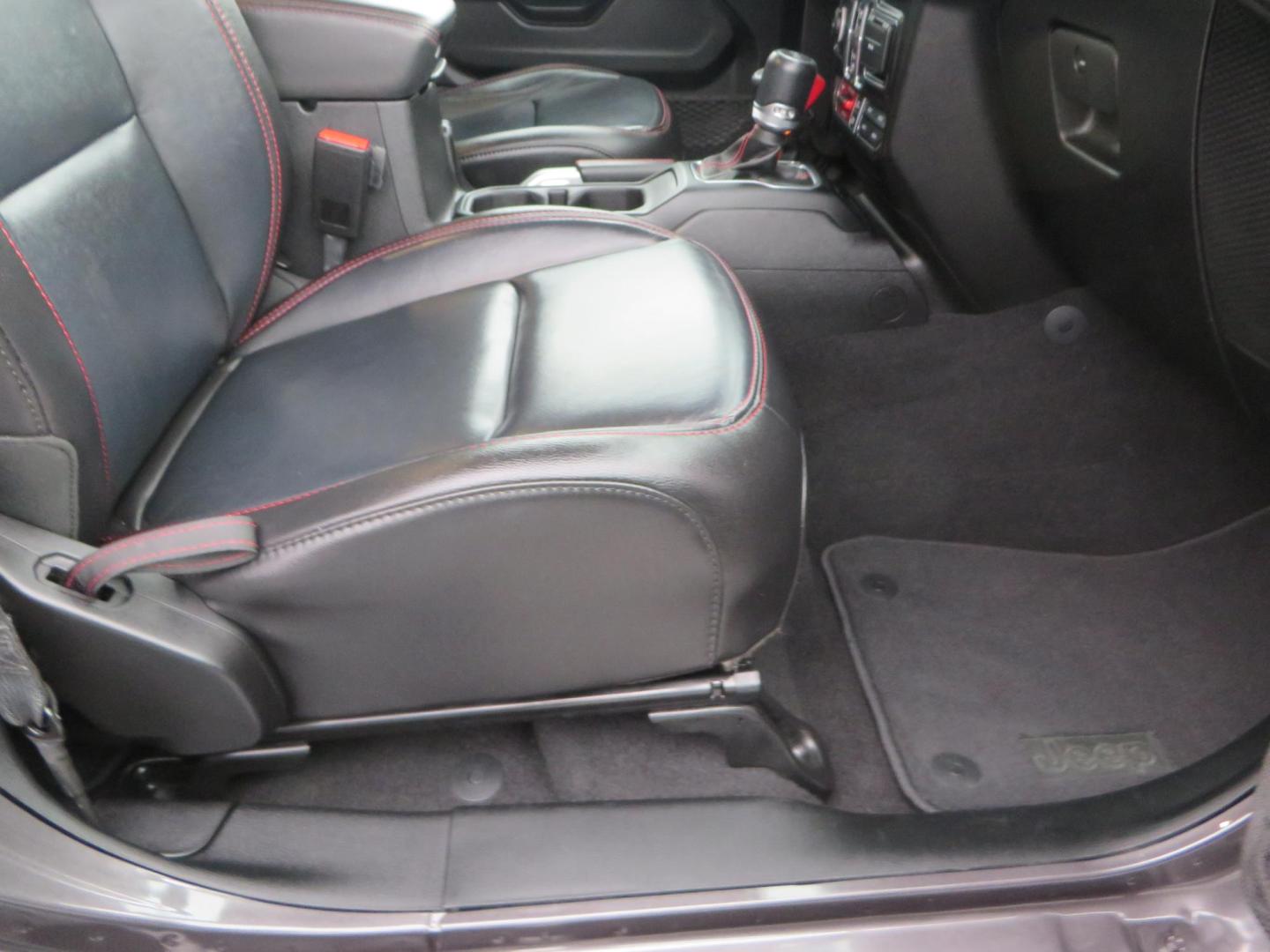 2021 CHARCOAL /black Jeep Wrangler Unlimited Rubicon (1C4HJXFG5MW) with an 3.6L V6 DOHC 24V FFV engine, 6A transmission, located at 2630 Grass Valley Highway, Auburn, CA, 95603, (530) 508-5100, 38.937893, -121.095482- Photo#54