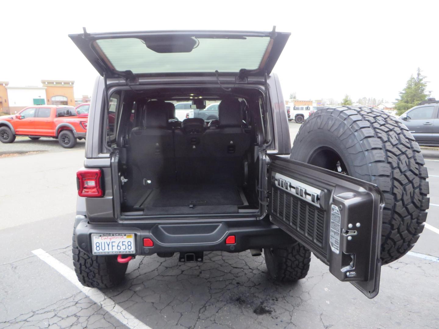 2021 CHARCOAL /black Jeep Wrangler Unlimited Rubicon (1C4HJXFG5MW) with an 3.6L V6 DOHC 24V FFV engine, 6A transmission, located at 2630 Grass Valley Highway, Auburn, CA, 95603, (530) 508-5100, 38.937893, -121.095482- Photo#63