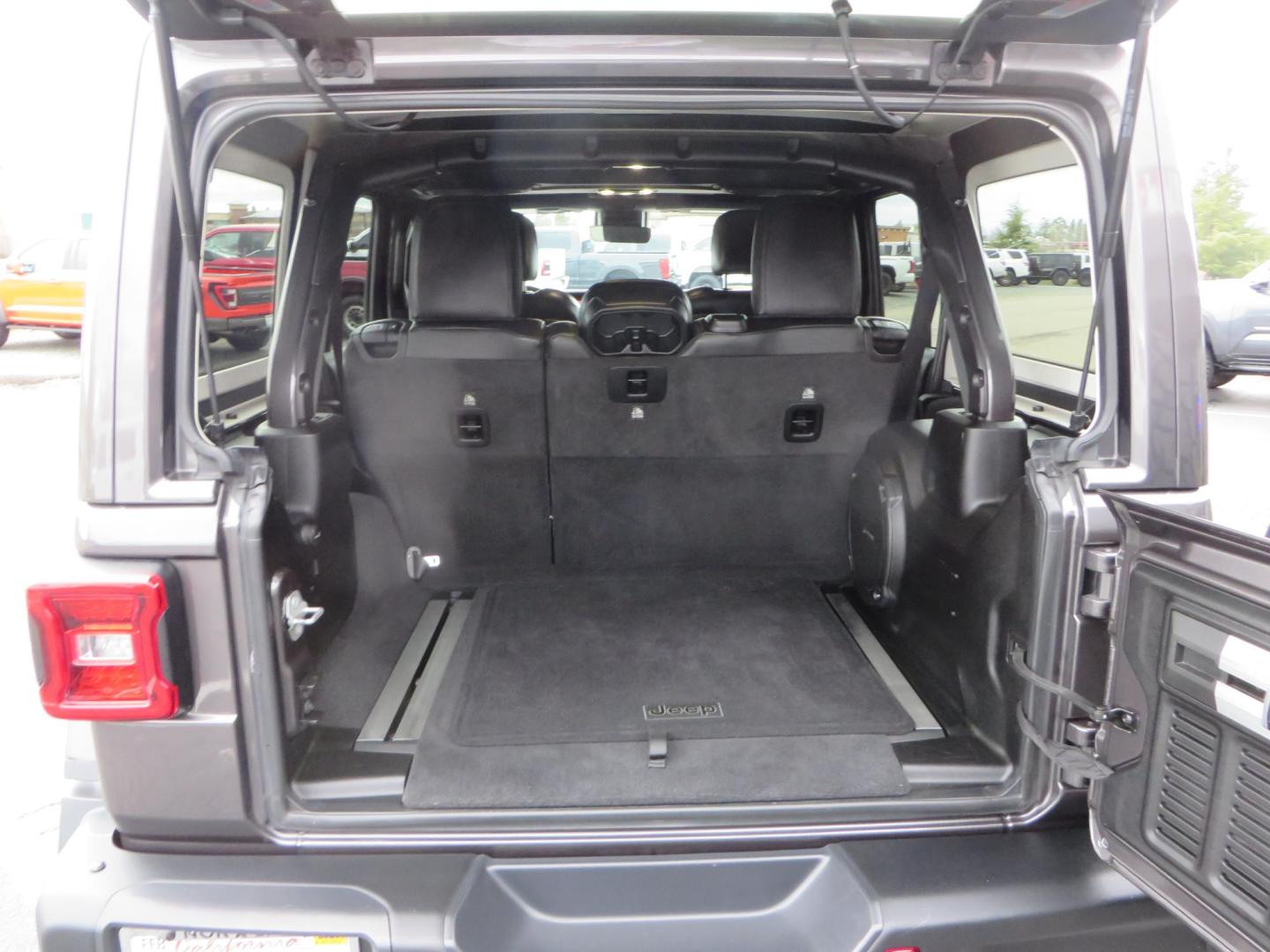 2021 CHARCOAL /black Jeep Wrangler Unlimited Rubicon (1C4HJXFG5MW) with an 3.6L V6 DOHC 24V FFV engine, 6A transmission, located at 2630 Grass Valley Highway, Auburn, CA, 95603, (530) 508-5100, 38.937893, -121.095482- Photo#64