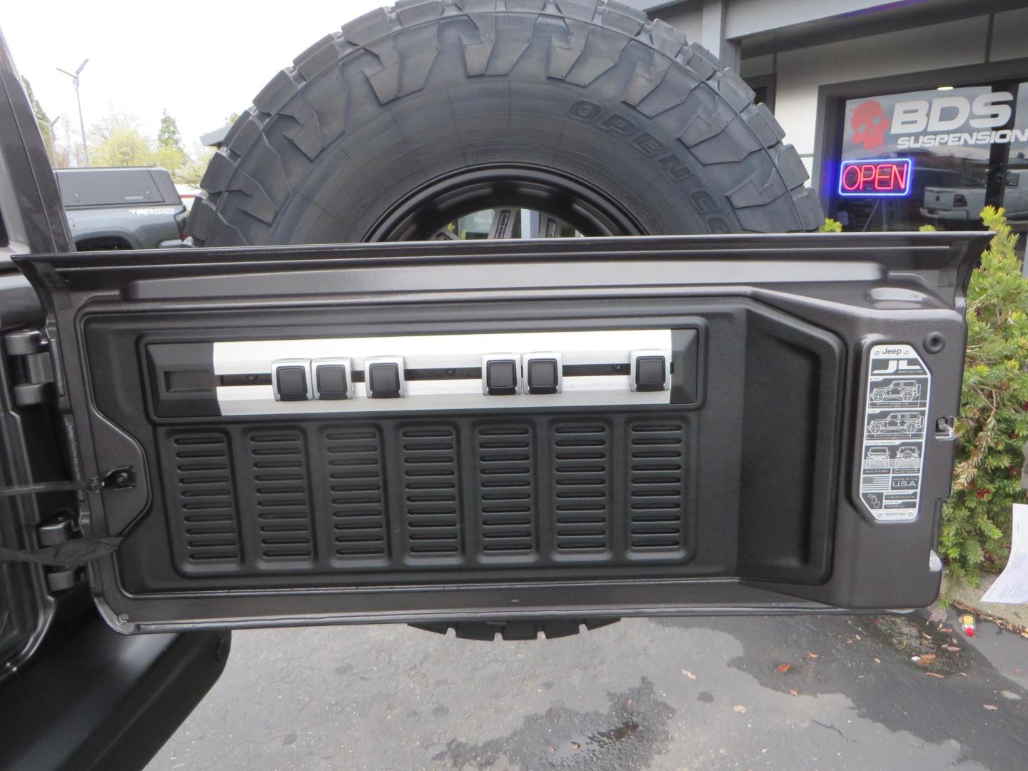 2021 CHARCOAL /black Jeep Wrangler Unlimited Rubicon (1C4HJXFG5MW) with an 3.6L V6 DOHC 24V FFV engine, 6A transmission, located at 2630 Grass Valley Highway, Auburn, CA, 95603, (530) 508-5100, 38.937893, -121.095482- Photo#67