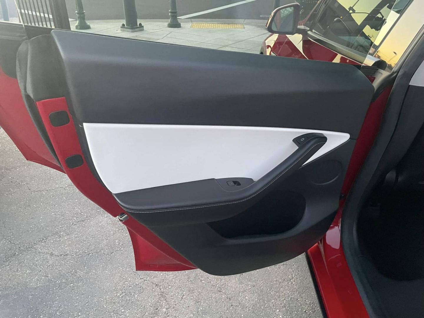 2021 RED /WHITE Tesla Model Y Long Range (5YJYGDEE9MF) with an ELECTRIC engine, 1A transmission, located at 744 E Miner Ave, Stockton, CA, 95202, (209) 944-5770, 37.956863, -121.282082 - PLUS TAXES AND FEES NO CHARGER AVAILABLE - Photo#9