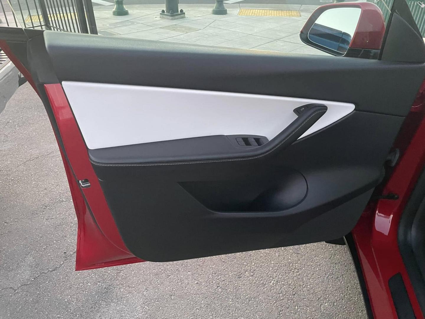 2021 RED /WHITE Tesla Model Y Long Range (5YJYGDEE9MF) with an ELECTRIC engine, 1A transmission, located at 744 E Miner Ave, Stockton, CA, 95202, (209) 944-5770, 37.956863, -121.282082 - PLUS TAXES AND FEES NO CHARGER AVAILABLE - Photo#5