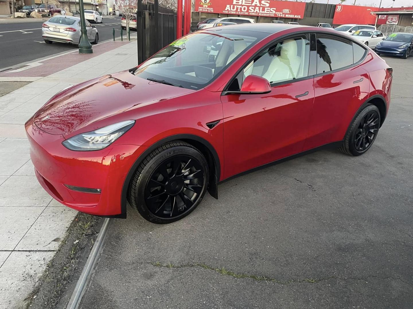 2021 RED /WHITE Tesla Model Y Long Range (5YJYGDEE9MF) with an ELECTRIC engine, 1A transmission, located at 744 E Miner Ave, Stockton, CA, 95202, (209) 944-5770, 37.956863, -121.282082 - PLUS TAXES AND FEES NO CHARGER AVAILABLE - Photo#4