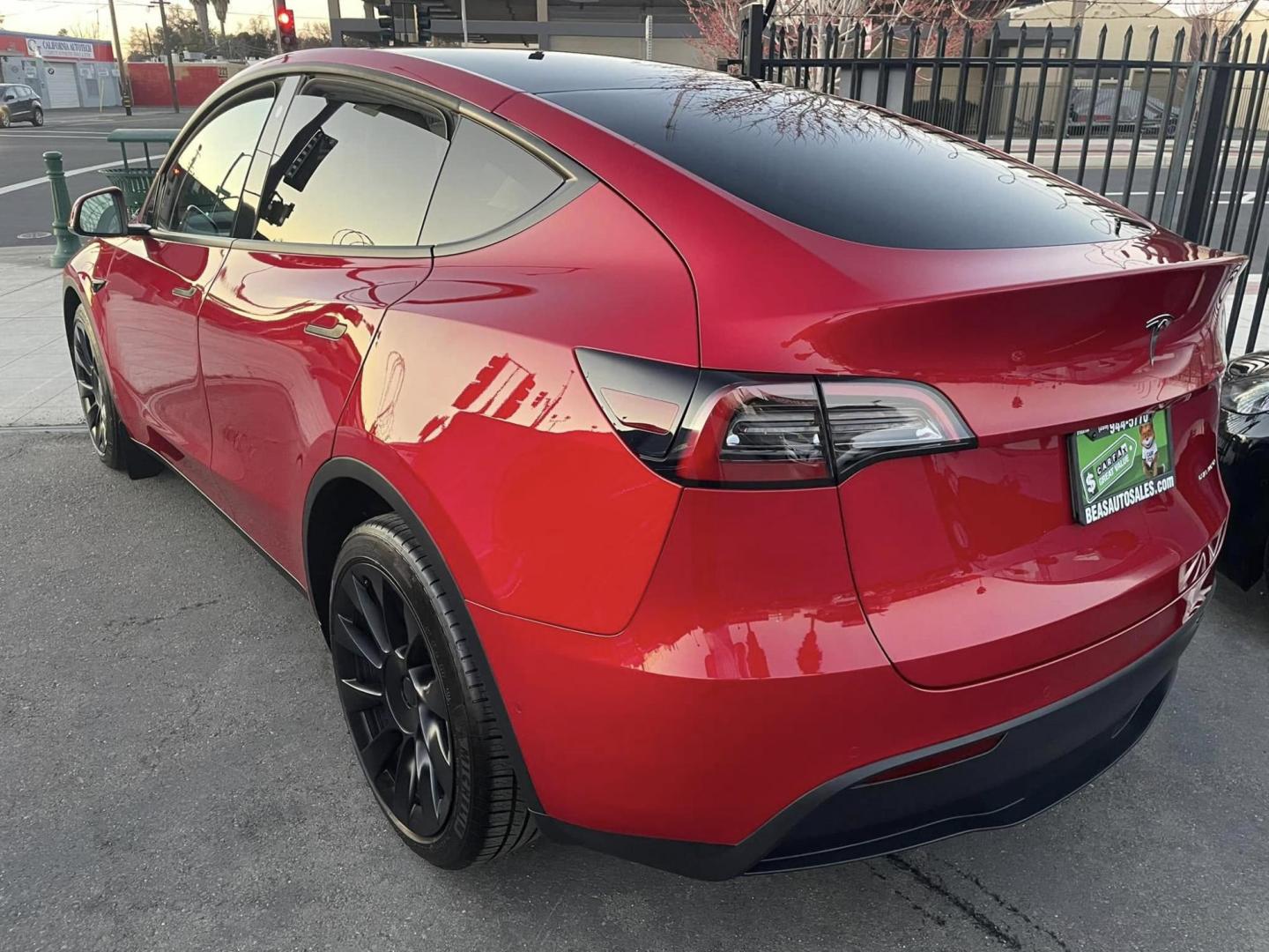 2021 RED /WHITE Tesla Model Y Long Range (5YJYGDEE9MF) with an ELECTRIC engine, 1A transmission, located at 744 E Miner Ave, Stockton, CA, 95202, (209) 944-5770, 37.956863, -121.282082 - PLUS TAXES AND FEES NO CHARGER AVAILABLE - Photo#11