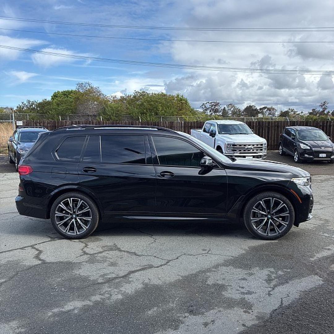2021 BLACK BMW X7 (5UXCW2C05M9) with an V6 Turbo 3.0 Liter engine, Automatic 8-Spd Steptronic w/Sport transmission, located at 412 Auto Vista Drive, Palmdale, 93551, (661) 945-0620, 34.592636, -118.136681 - Photo#2