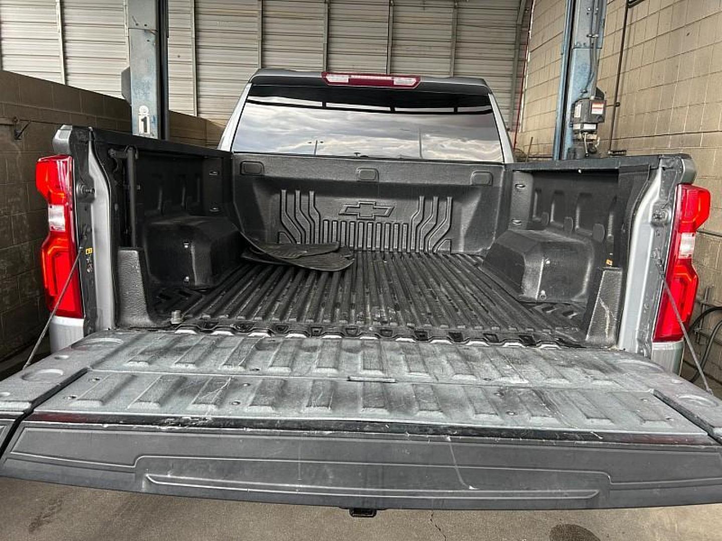 2021 GRAY Chevrolet Silverado 1500 2WD (3GCPWBEK1MG) with an 2.7 Liter engine, Automatic transmission, located at 412 Auto Vista Drive, Palmdale, 93551, (661) 945-0620, 34.592636, -118.136681 - Photo#50