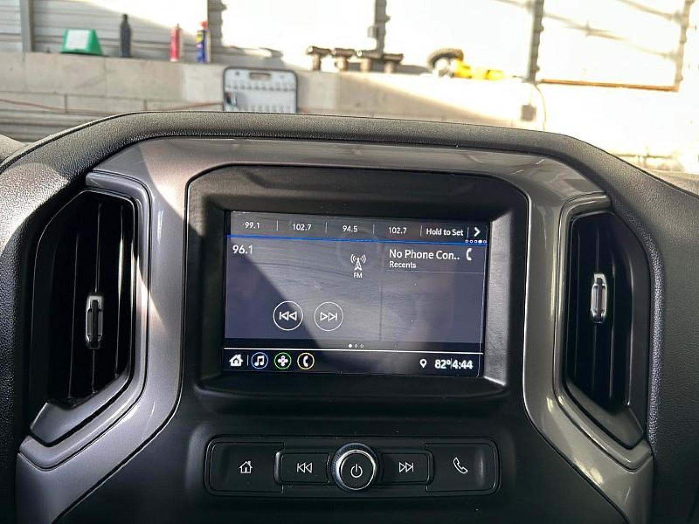 2021 WHITE Chevrolet Silverado 1500 2WD (3GCPWBEK9MG) with an 2.7 Liter engine, Automatic transmission, located at 412 Auto Vista Drive, Palmdale, 93551, (661) 945-0620, 34.592636, -118.136681 - Photo#21