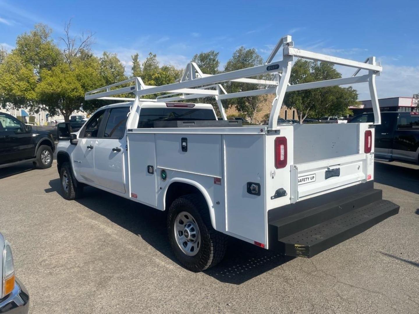 2021 Summit White Chevrolet Silverado 3500HD Work Truck (1GB4YSEY7MF) with an 6.6L Duramax 6.6L Biodiesel Turbo V8 445hp 910ft. lbs. Common Rail Direct Injection engine, Allison 10-Speed Shiftable Automatic transmission, located at 800 Riverside Ave, Roseville, CA, 95678, 916-773-4549 & Toll Free: 866-719-4393, 38.732265, -121.291039 - DIESEL CREW CAB 4X4 UTILITY BED ALLISON TRANSMISSION ONE OWNER SERVICE RECORDS ON CLEAN CARFAX - Photo#3