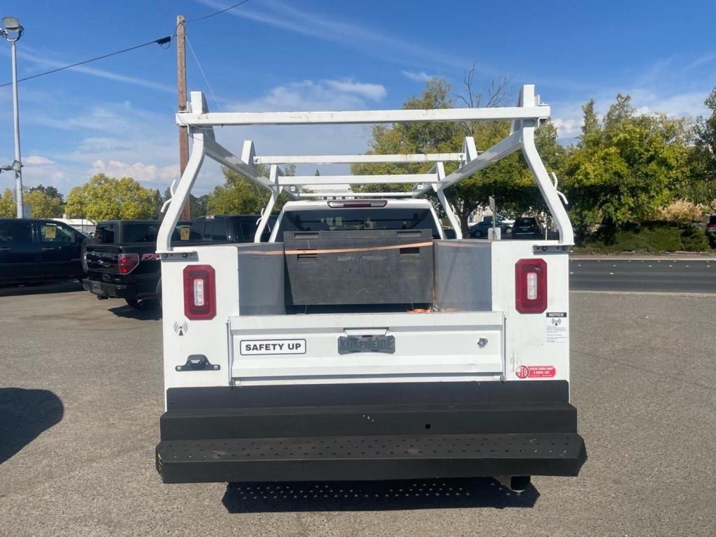 2021 Summit White Chevrolet Silverado 3500HD Work Truck (1GB4YSEY7MF) with an 6.6L Duramax 6.6L Biodiesel Turbo V8 445hp 910ft. lbs. Common Rail Direct Injection engine, Allison 10-Speed Shiftable Automatic transmission, located at 800 Riverside Ave, Roseville, CA, 95678, 916-773-4549 & Toll Free: 866-719-4393, 38.732265, -121.291039 - DIESEL CREW CAB 4X4 UTILITY BED ALLISON TRANSMISSION ONE OWNER SERVICE RECORDS ON CLEAN CARFAX - Photo#9