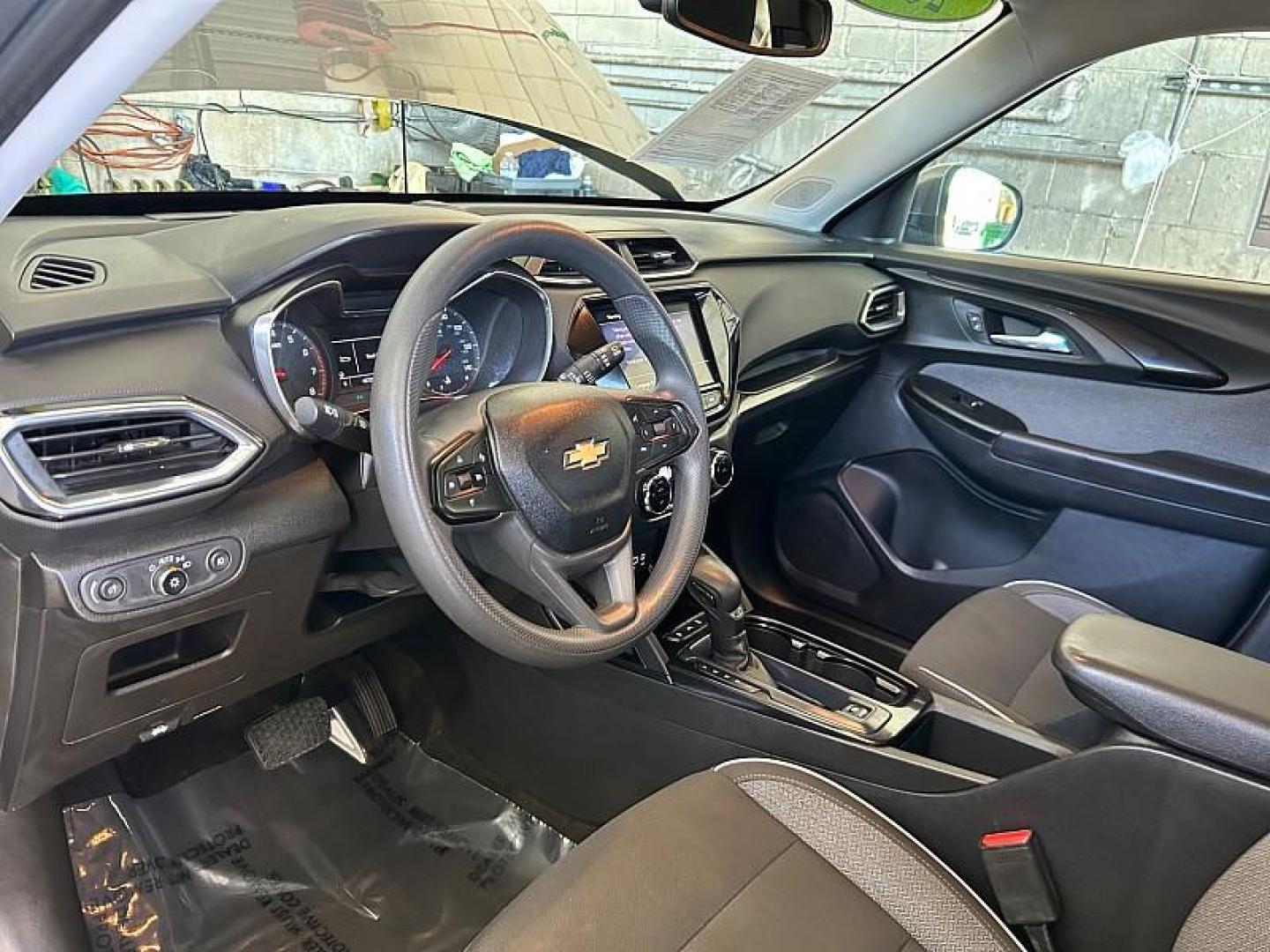 2021 GRAY Chevrolet Trailblazer (KL79MPSL0MB) , Automatic CVT transmission, located at 412 Auto Vista Drive, Palmdale, 93551, (661) 945-0620, 34.592636, -118.136681 - Photo#11