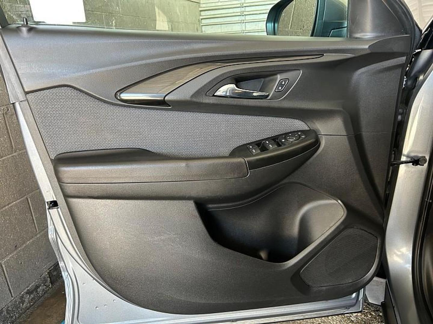 2021 GRAY Chevrolet Trailblazer (KL79MPSL0MB) , Automatic CVT transmission, located at 412 Auto Vista Drive, Palmdale, 93551, (661) 945-0620, 34.592636, -118.136681 - Photo#16