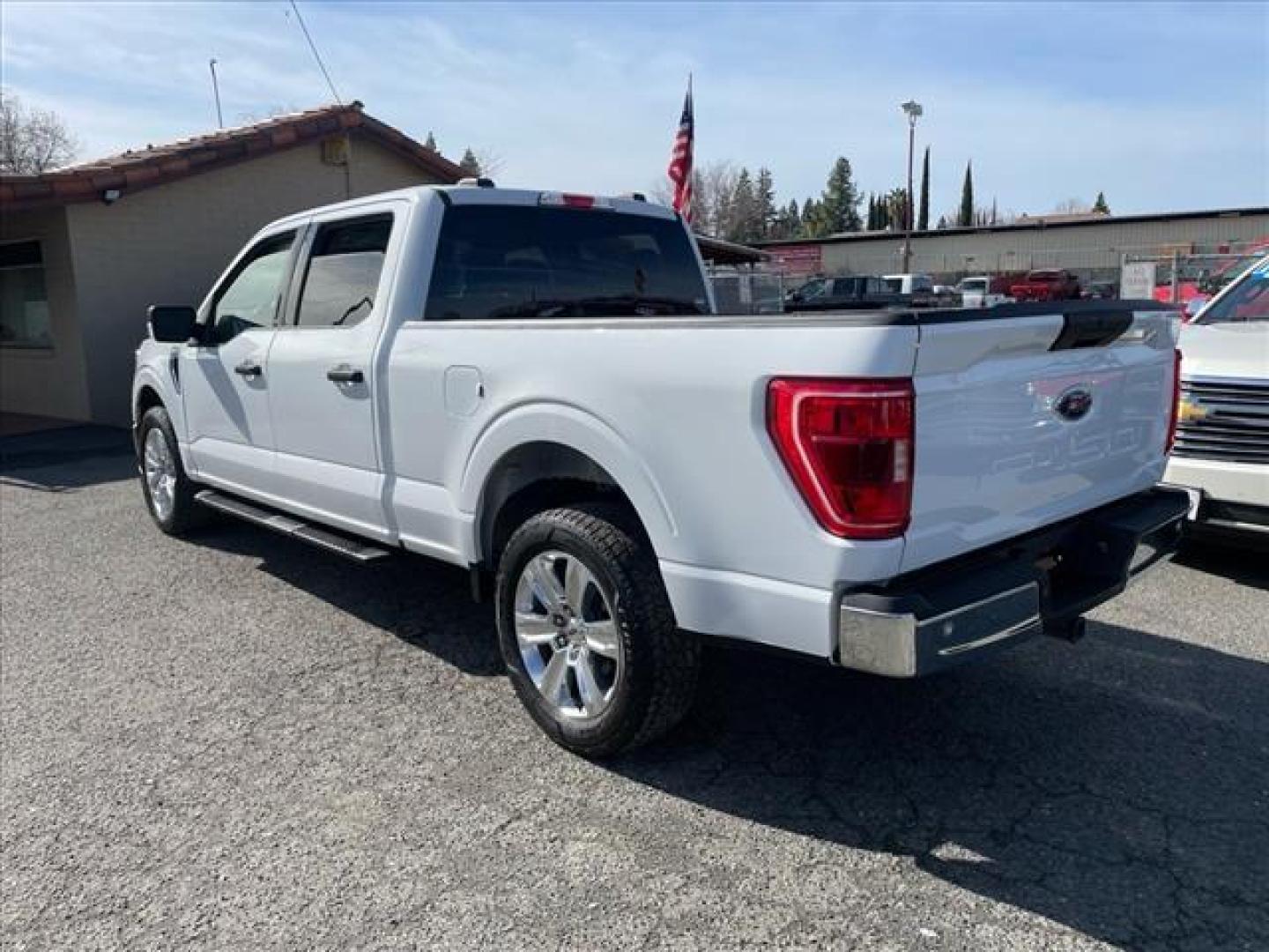 2021 Oxford White Ford F-150 XLT (1FTFW1E88MF) with an 3.5L EcoBoost 3.5L Twin Turbo V6 400hp 500ft. lbs. Direct Injection engine, 10-Speed Shiftable Automatic transmission, located at 800 Riverside Ave, Roseville, CA, 95678, 916-773-4549 & Toll Free: 866-719-4393, 38.732265, -121.291039 - SUPERCREW 4X4 ECOBOOST XLT ONE OWNER SERVICE RECORDS ON CLEAN CARFAX - Photo#2