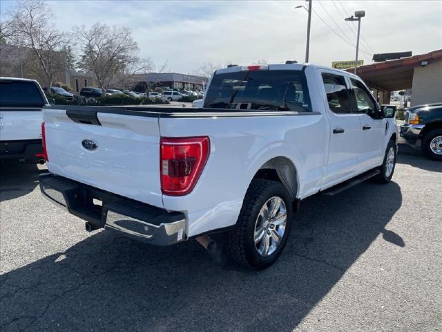2021 Oxford White Ford F-150 XLT (1FTFW1E88MF) with an 3.5L EcoBoost 3.5L Twin Turbo V6 400hp 500ft. lbs. Direct Injection engine, 10-Speed Shiftable Automatic transmission, located at 800 Riverside Ave, Roseville, CA, 95678, 916-773-4549 & Toll Free: 866-719-4393, 38.732265, -121.291039 - SUPERCREW 4X4 ECOBOOST XLT ONE OWNER SERVICE RECORDS ON CLEAN CARFAX - Photo#3