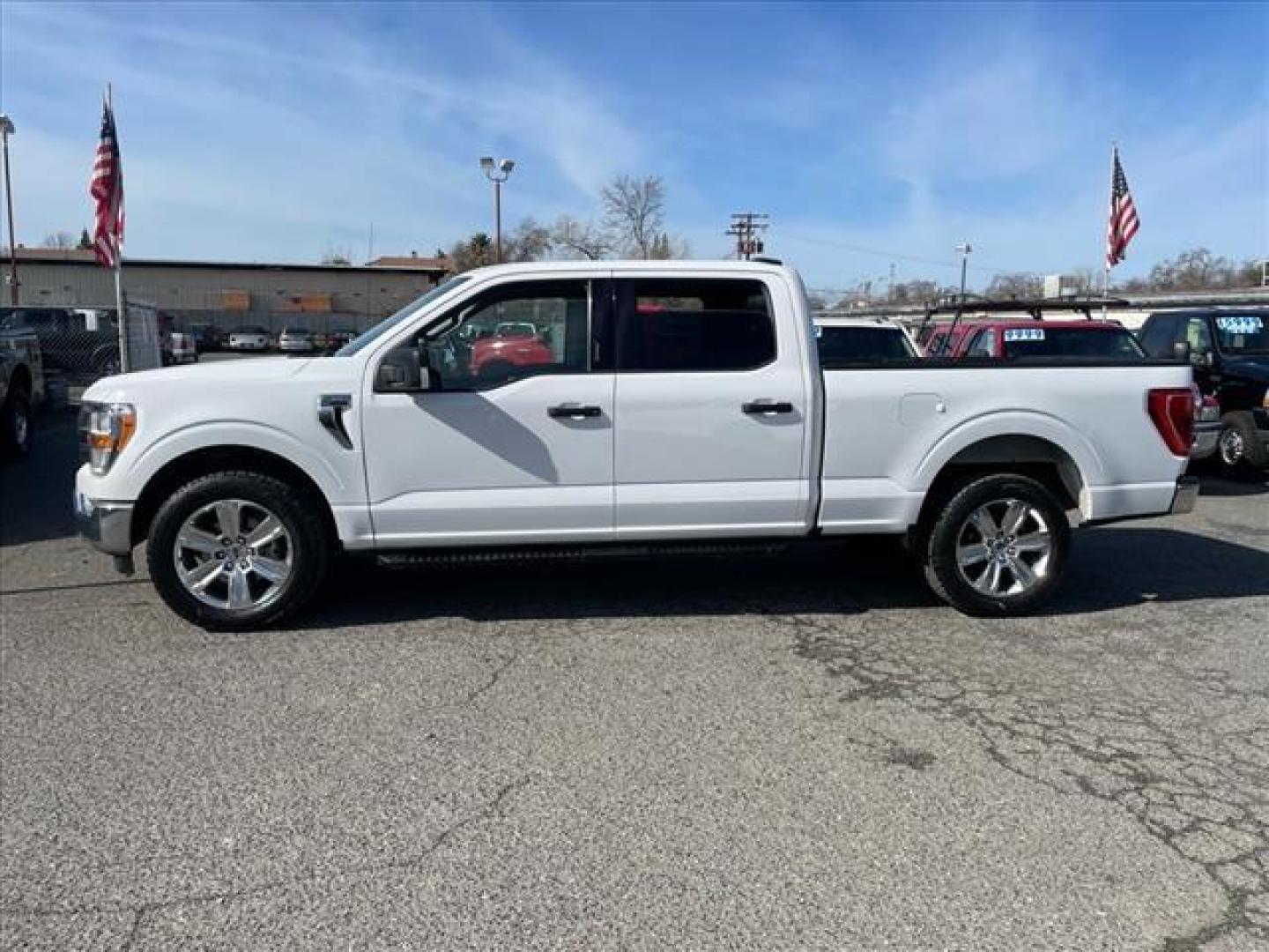 2021 Oxford White Ford F-150 XLT (1FTFW1E88MF) with an 3.5L EcoBoost 3.5L Twin Turbo V6 400hp 500ft. lbs. Direct Injection engine, 10-Speed Shiftable Automatic transmission, located at 800 Riverside Ave, Roseville, CA, 95678, 916-773-4549 & Toll Free: 866-719-4393, 38.732265, -121.291039 - SUPERCREW 4X4 ECOBOOST XLT ONE OWNER SERVICE RECORDS ON CLEAN CARFAX - Photo#4
