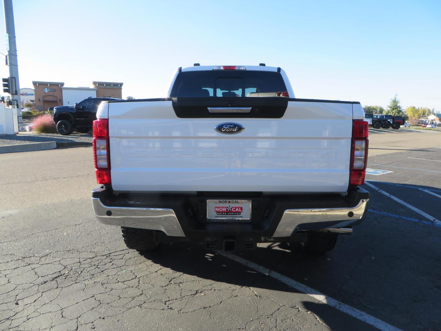 2021 White /BLACK Ford F-250 SD Lariat Crew Cab 4WD (1FT7W2BTXME) with an 6.7L V8 OHV 16V DIESEL engine, 6A transmission, located at 2630 Grass Valley Highway, Auburn, CA, 95603, (530) 508-5100, 38.937893, -121.095482 - Features a BDS level kit with Fox 2.0 shocks, 35" Toyo Open Country RT trail tires, 18" KMC IMS wheels, Weathertech Bug deflector and floor liners. - Photo#3
