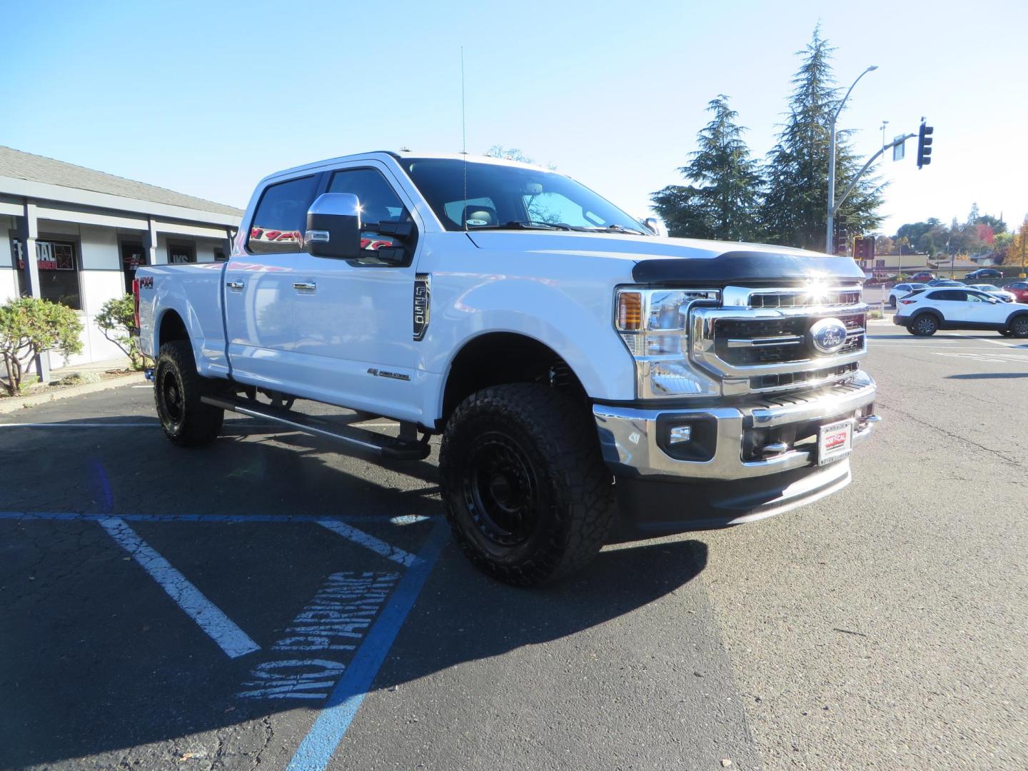 2021 White /BLACK Ford F-250 SD Lariat Crew Cab 4WD (1FT7W2BTXME) with an 6.7L V8 OHV 16V DIESEL engine, 6A transmission, located at 2630 Grass Valley Highway, Auburn, CA, 95603, (530) 508-5100, 38.937893, -121.095482 - Features a BDS level kit with Fox 2.0 shocks, 35" Toyo Open Country RT trail tires, 18" KMC IMS wheels, Weathertech Bug deflector and floor liners. - Photo#6