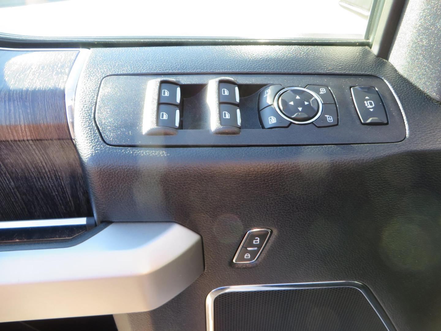 2021 White /BLACK Ford F-250 SD Lariat Crew Cab 4WD (1FT7W2BTXME) with an 6.7L V8 OHV 16V DIESEL engine, 6A transmission, located at 2630 Grass Valley Highway, Auburn, CA, 95603, (530) 508-5100, 38.937893, -121.095482 - Features a BDS level kit with Fox 2.0 shocks, 35" Toyo Open Country RT trail tires, 18" KMC IMS wheels, Weathertech Bug deflector and floor liners. - Photo#19