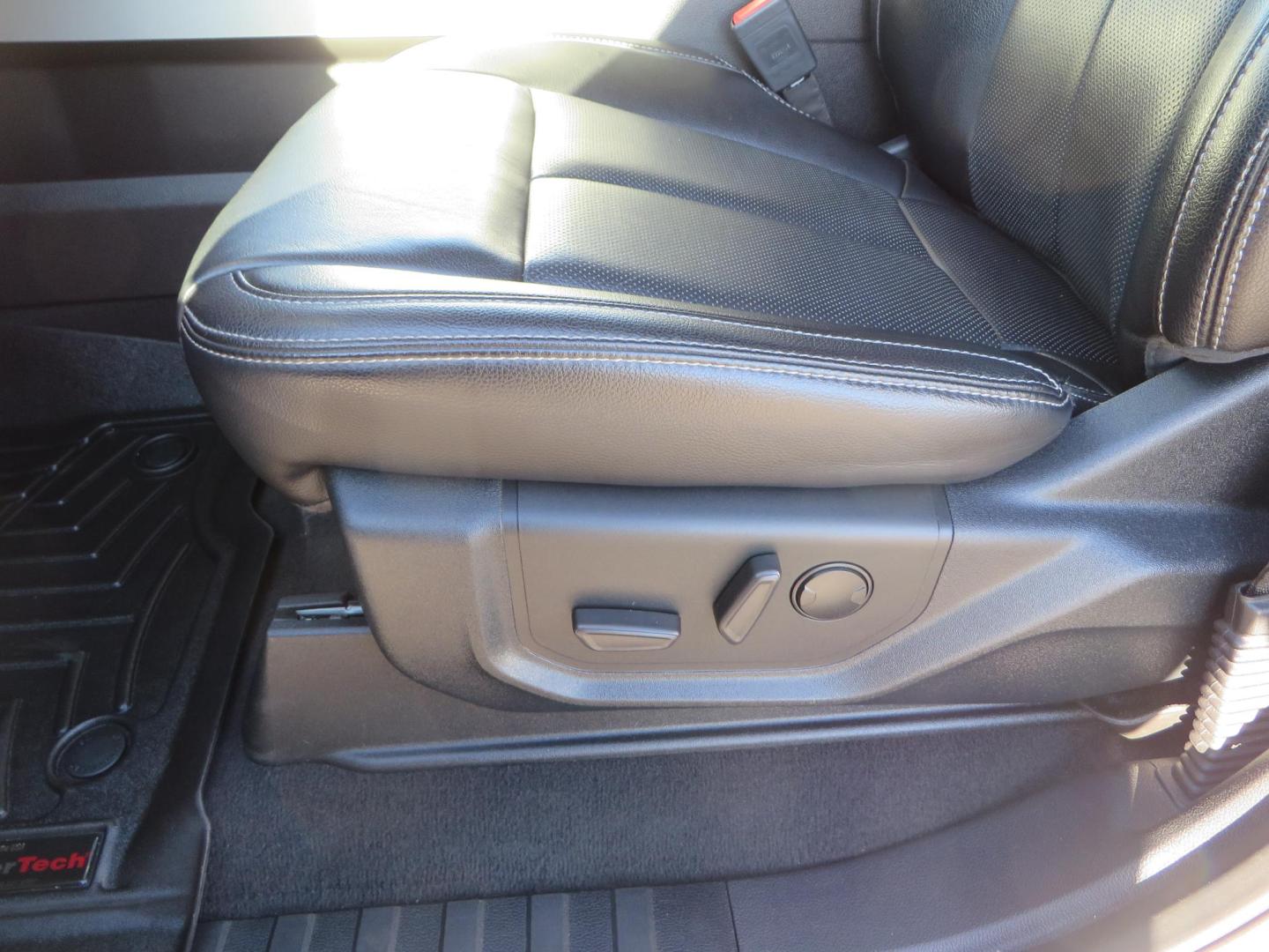 2021 White /BLACK Ford F-250 SD Lariat Crew Cab 4WD (1FT7W2BTXME) with an 6.7L V8 OHV 16V DIESEL engine, 6A transmission, located at 2630 Grass Valley Highway, Auburn, CA, 95603, (530) 508-5100, 38.937893, -121.095482 - Features a BDS level kit with Fox 2.0 shocks, 35" Toyo Open Country RT trail tires, 18" KMC IMS wheels, Weathertech Bug deflector and floor liners. - Photo#22